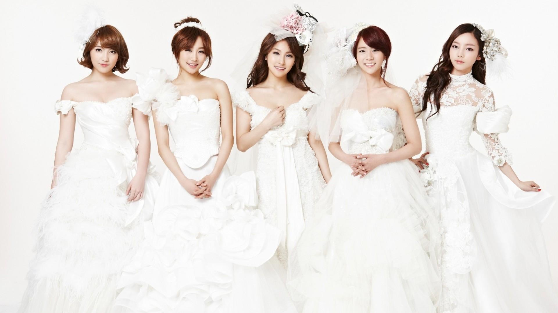 KARA at 640 x 960 iPhone 4 size wallpapers HD quality