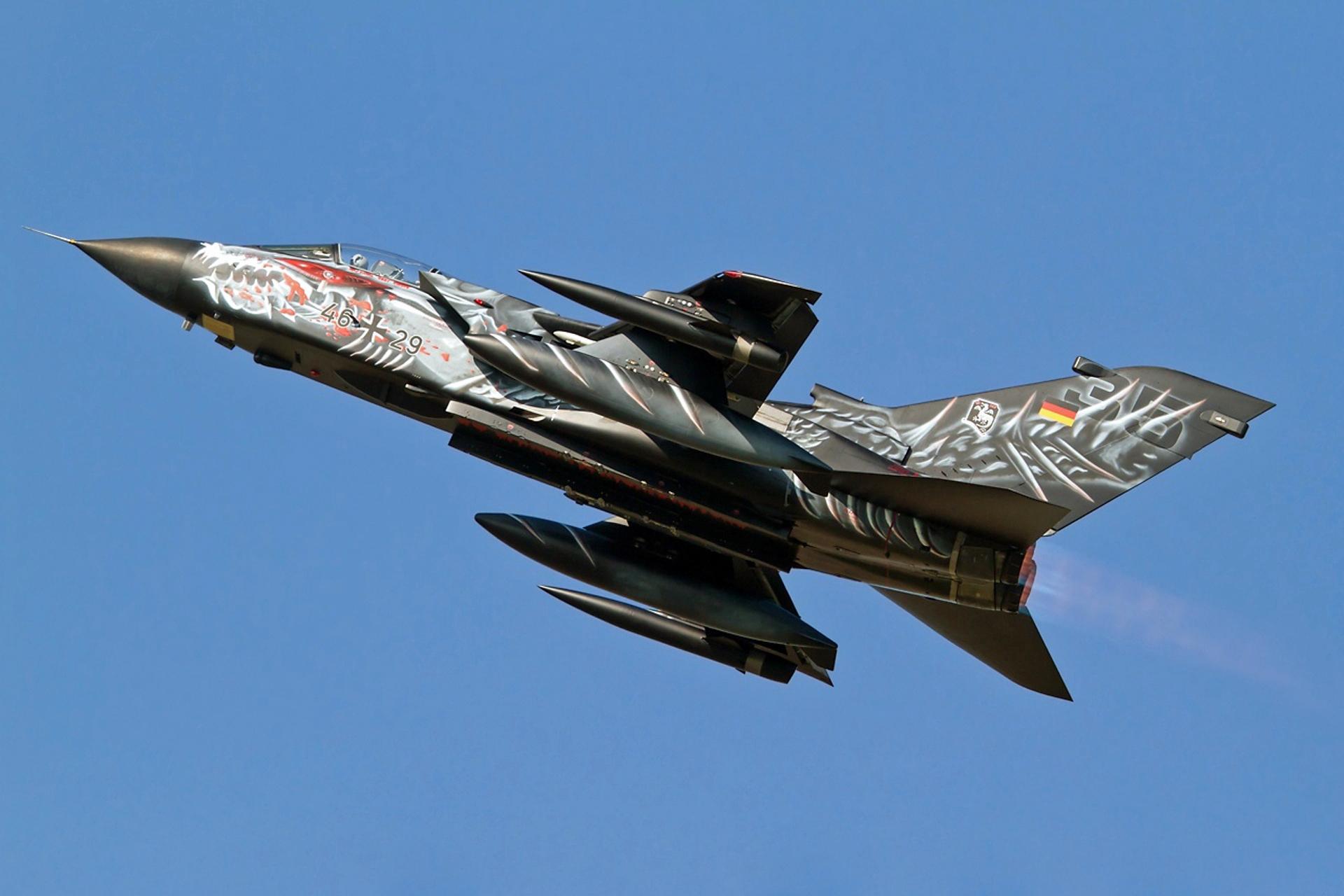 Panavia Tornado at 640 x 1136 iPhone 5 size wallpapers HD quality