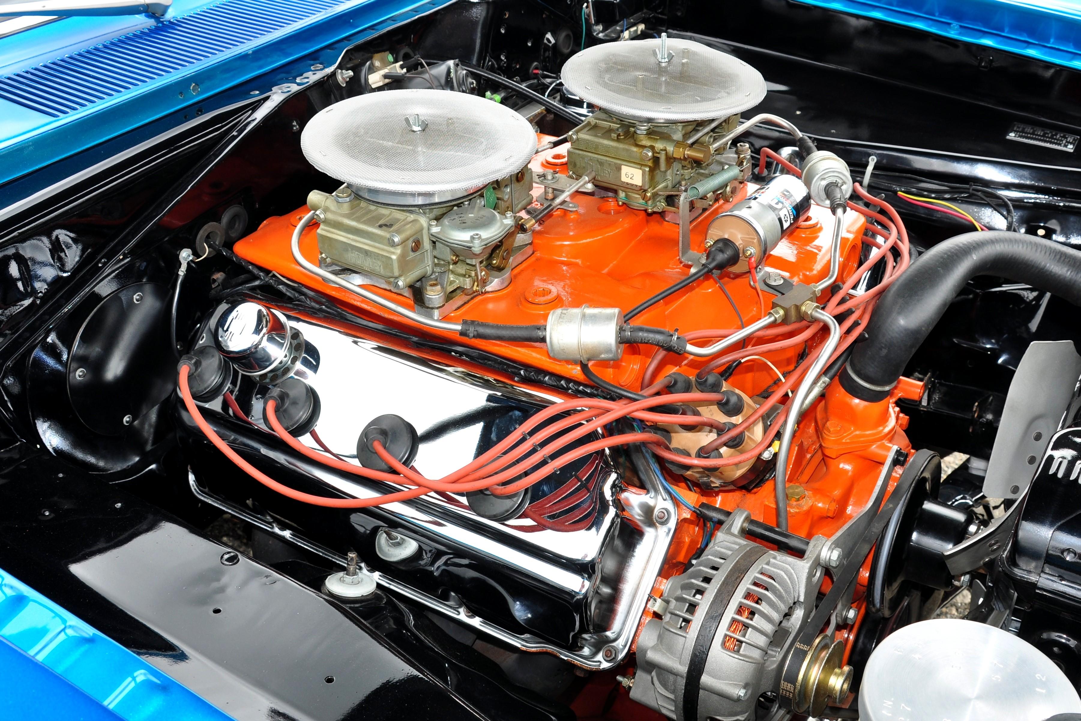 Мотор челленджер. Dodge 426 Hemi. 426 Hemi v8. Додж Челленджер 1969 двигатель. Dodge Challenger 426 Hemi.