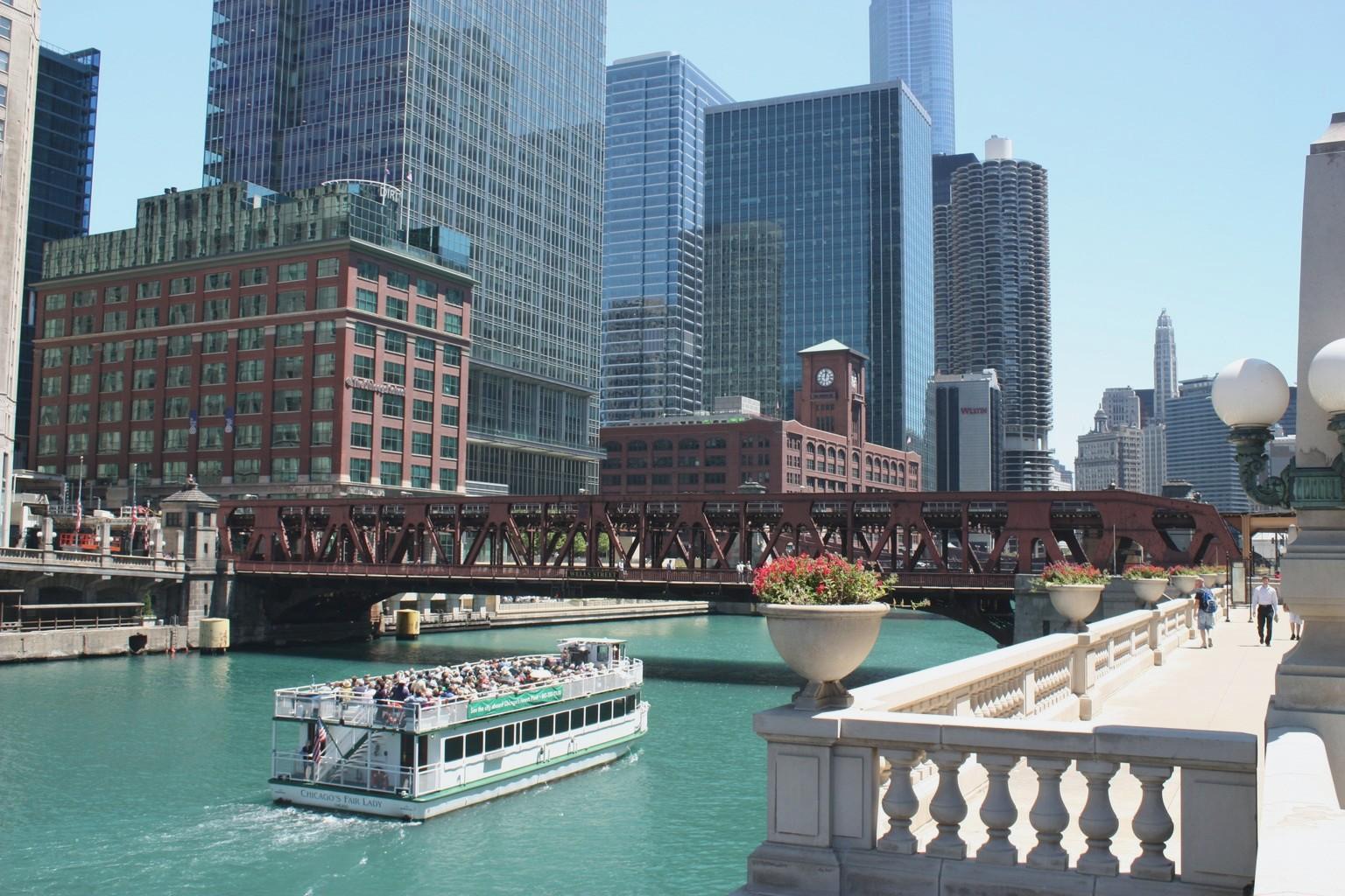 Лучшие города сша для жизни. Чикаго река берег. Достопримечательности Чикаго фото с названиями. Chicago Windy Town.