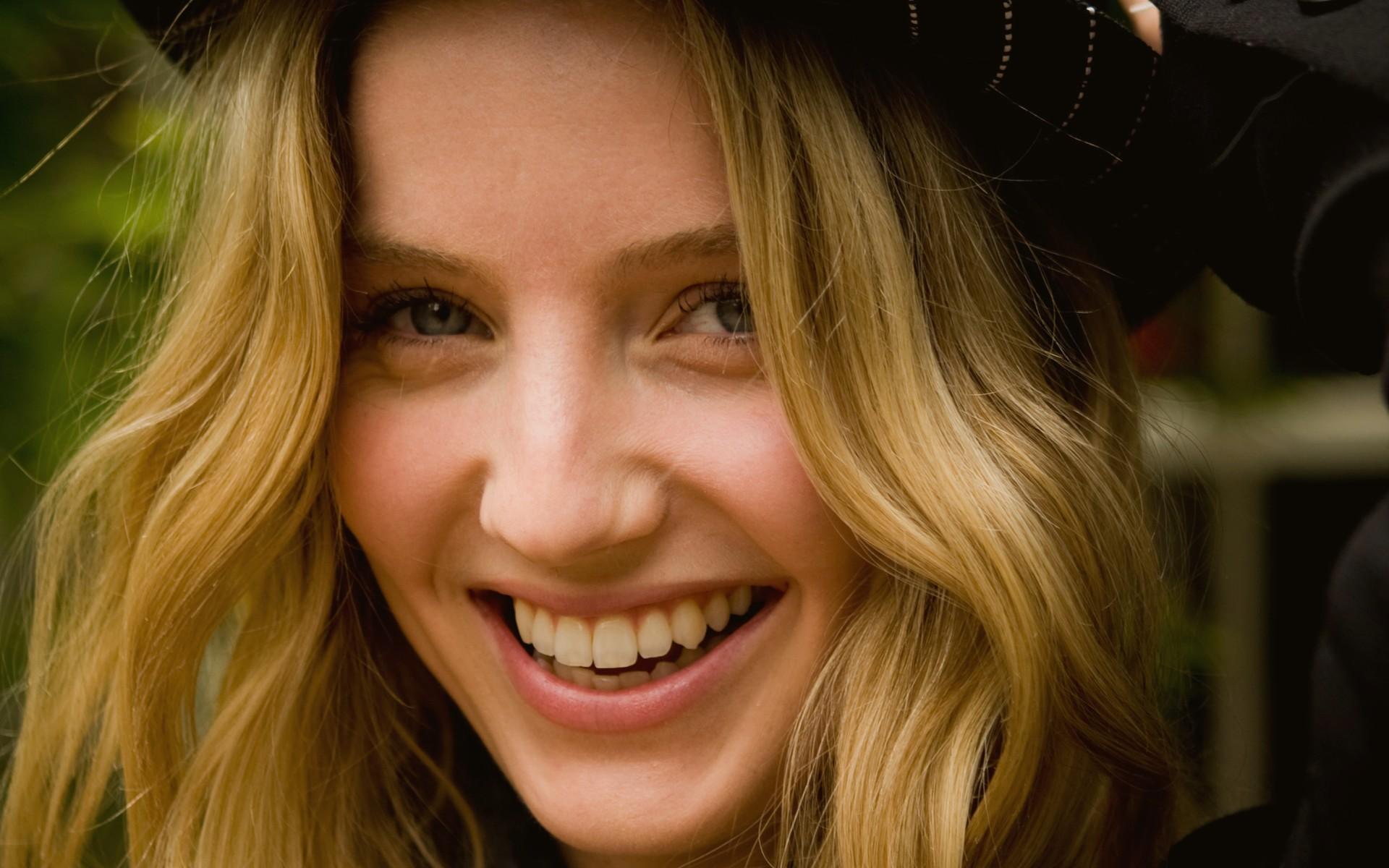 Annabelle Wallis at 640 x 960 iPhone 4 size wallpapers HD quality