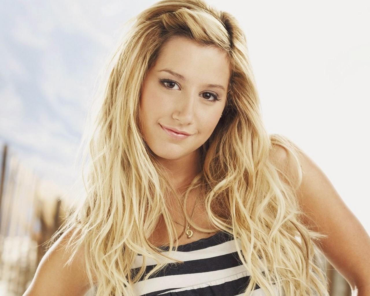 Ashley Tisdale at 1024 x 1024 iPad size wallpapers HD quality