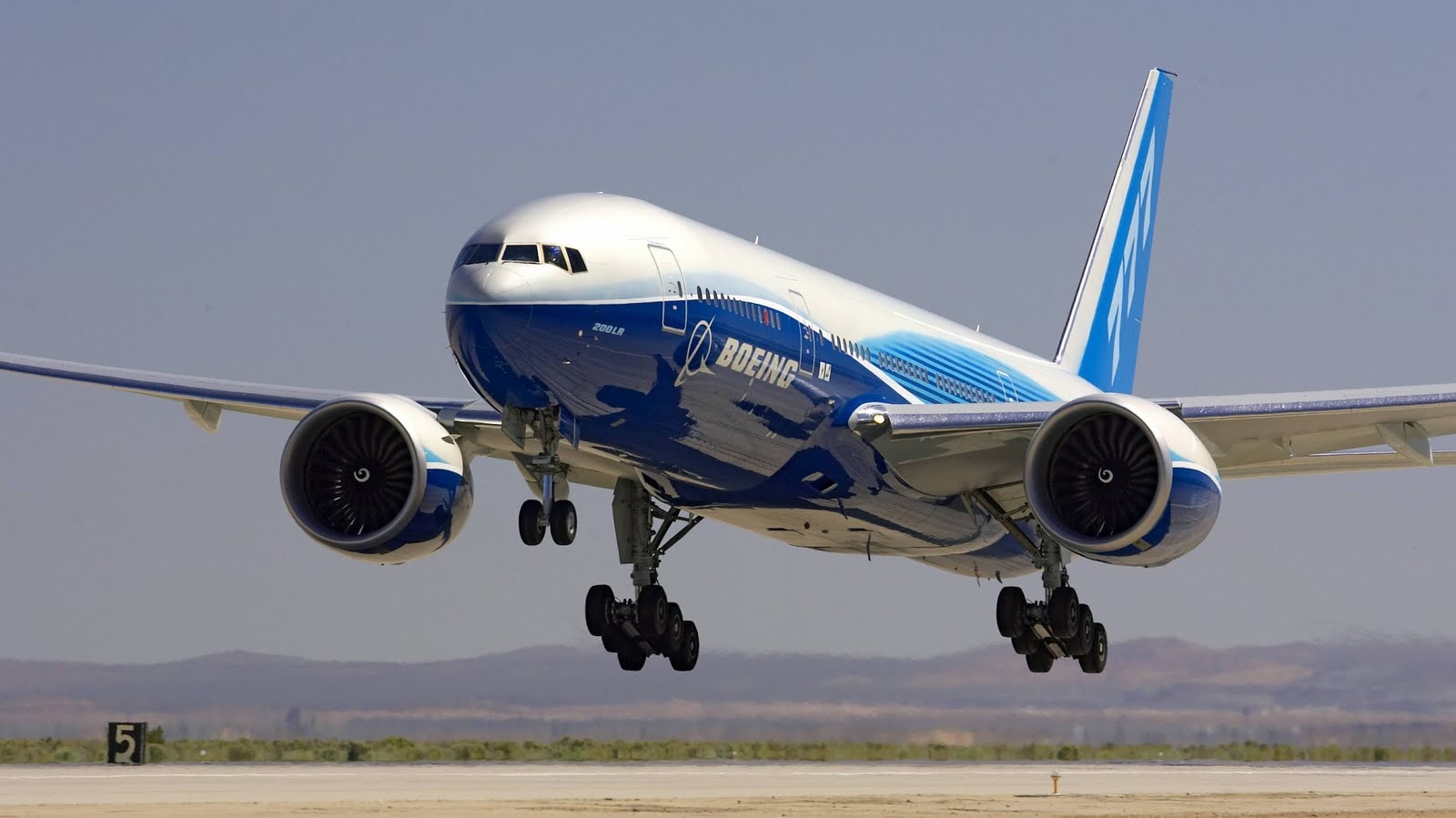 Boeing 777 at 1152 x 864 size wallpapers HD quality