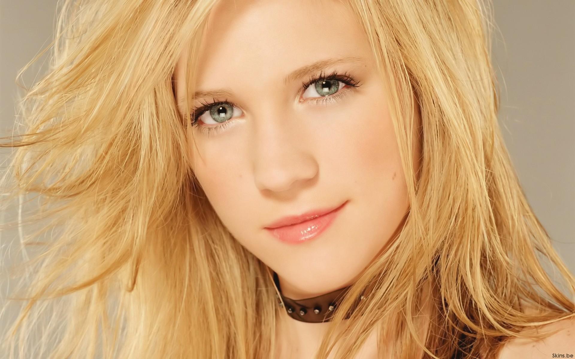 Brittany Snow at 640 x 1136 iPhone 5 size wallpapers HD quality