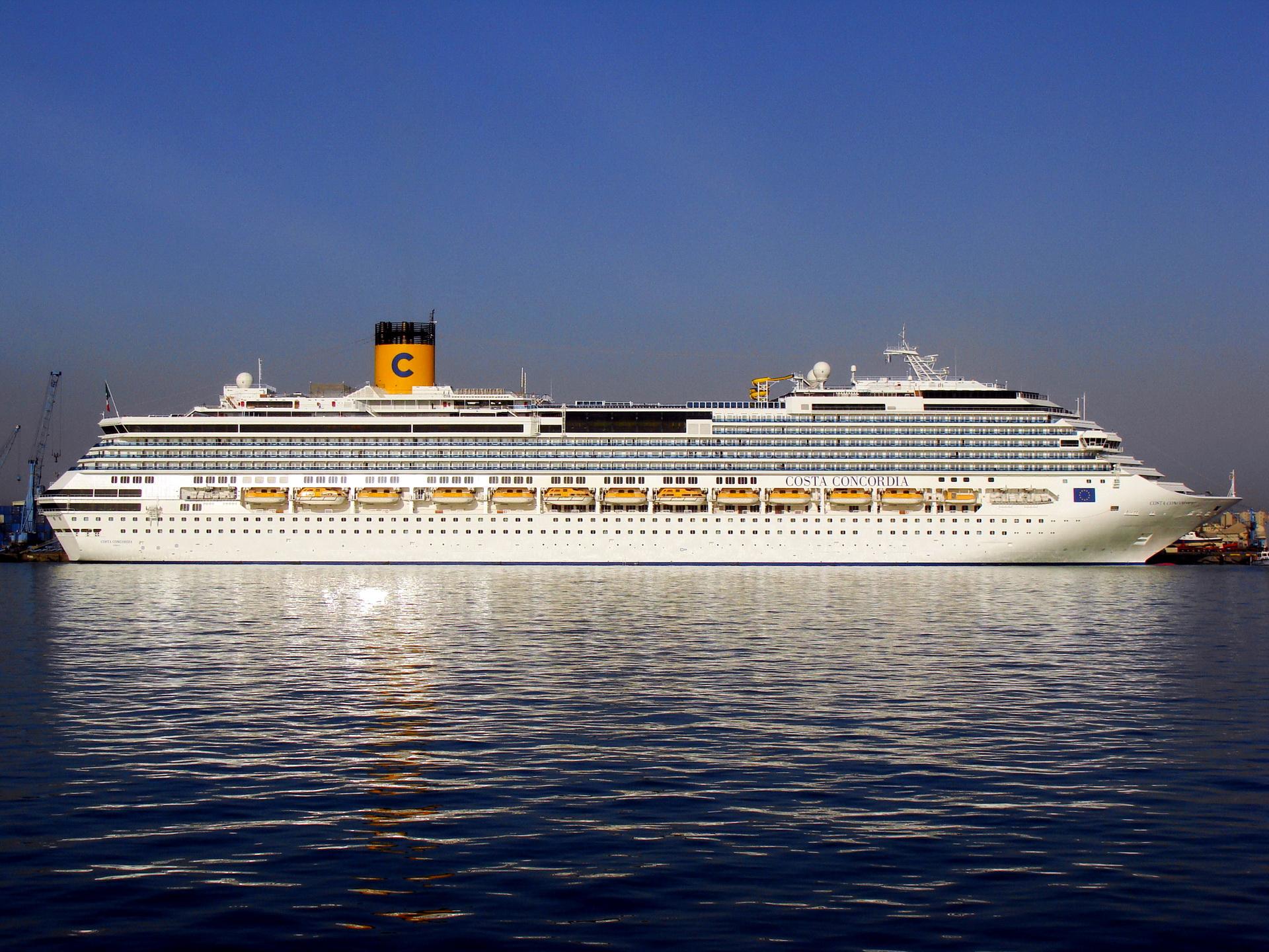 Costa Concordia at 640 x 1136 iPhone 5 size wallpapers HD quality