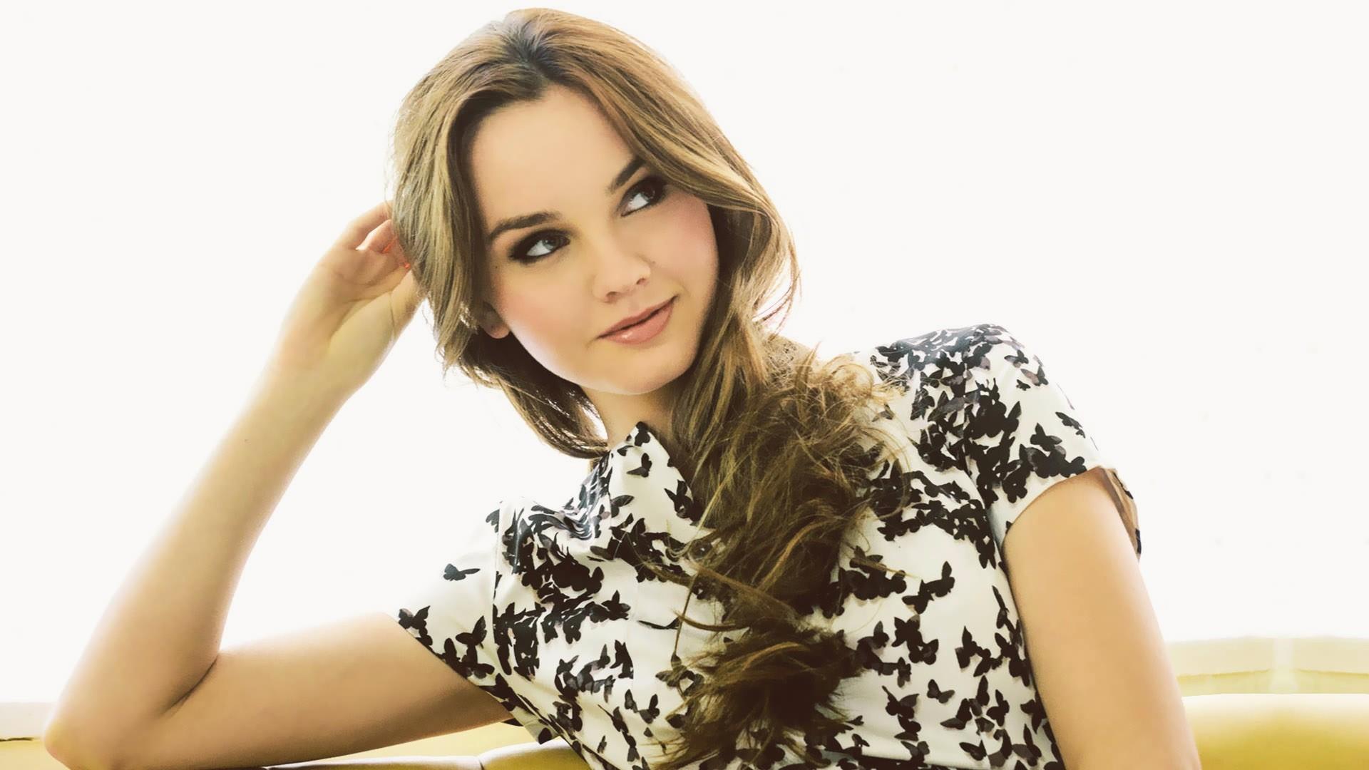 Liana Liberato at 640 x 960 iPhone 4 size wallpapers HD quality