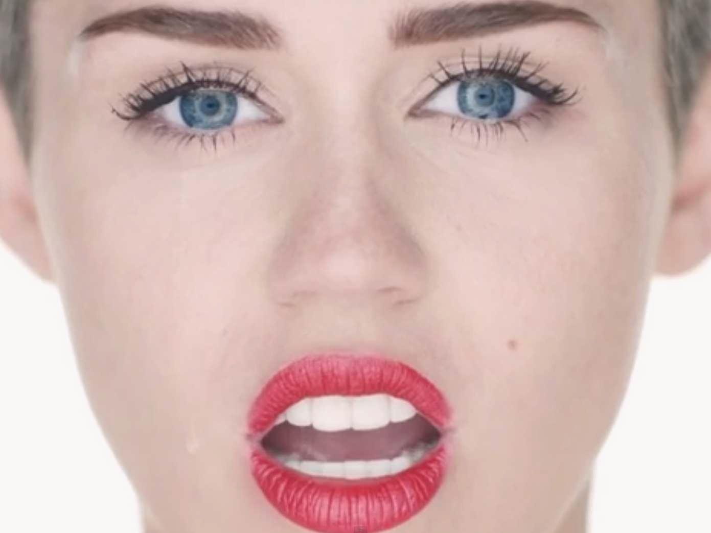 Miley Cyrus at 1152 x 864 size wallpapers HD quality