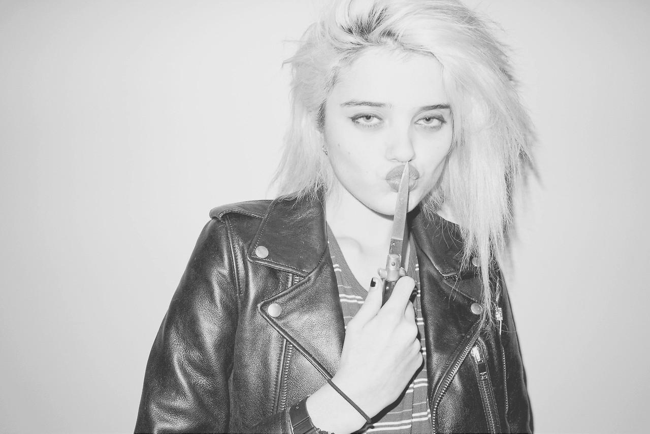 Sky Ferreira at 640 x 960 iPhone 4 size wallpapers HD quality