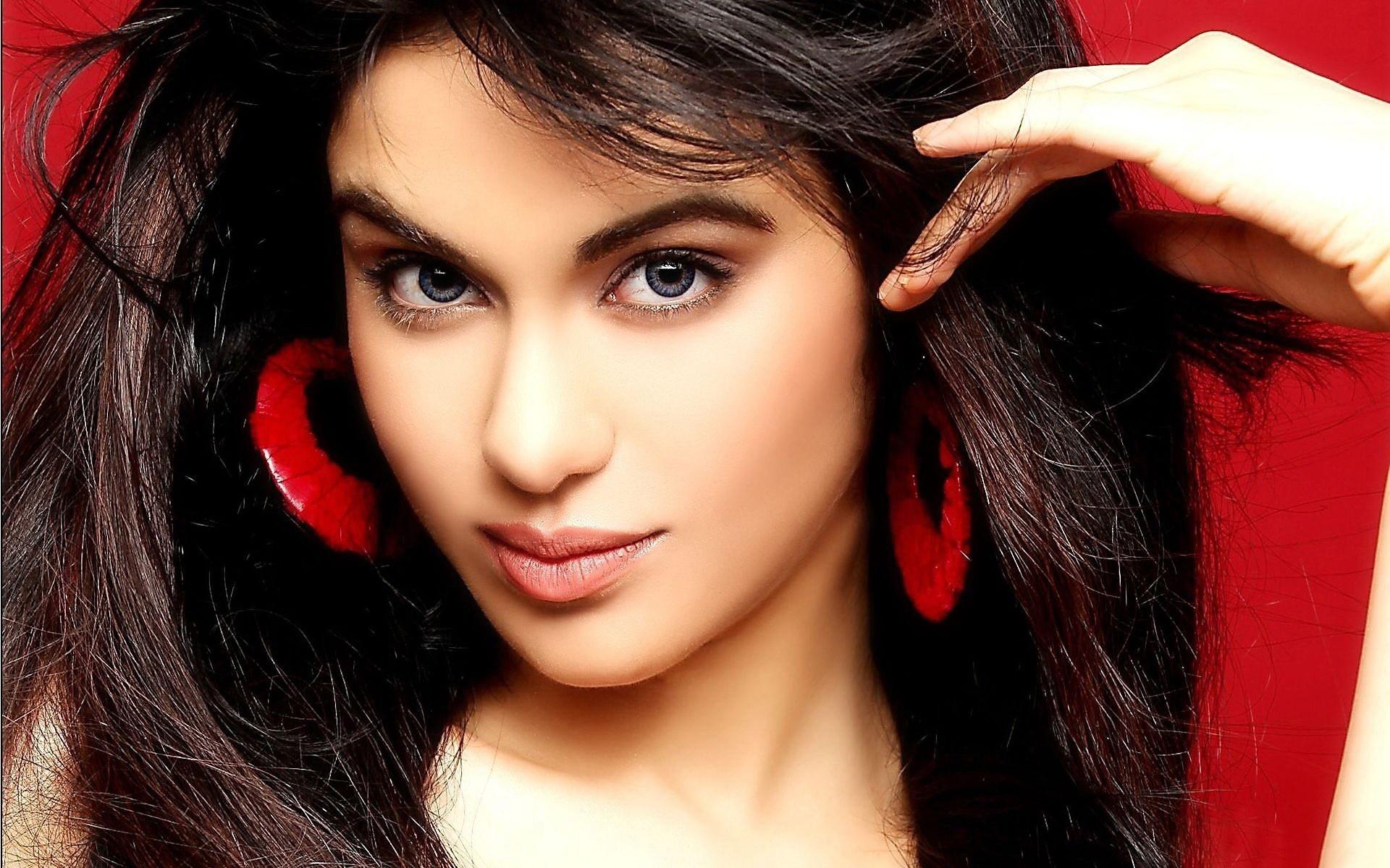 Adah Sharma at 640 x 960 iPhone 4 size wallpapers HD quality