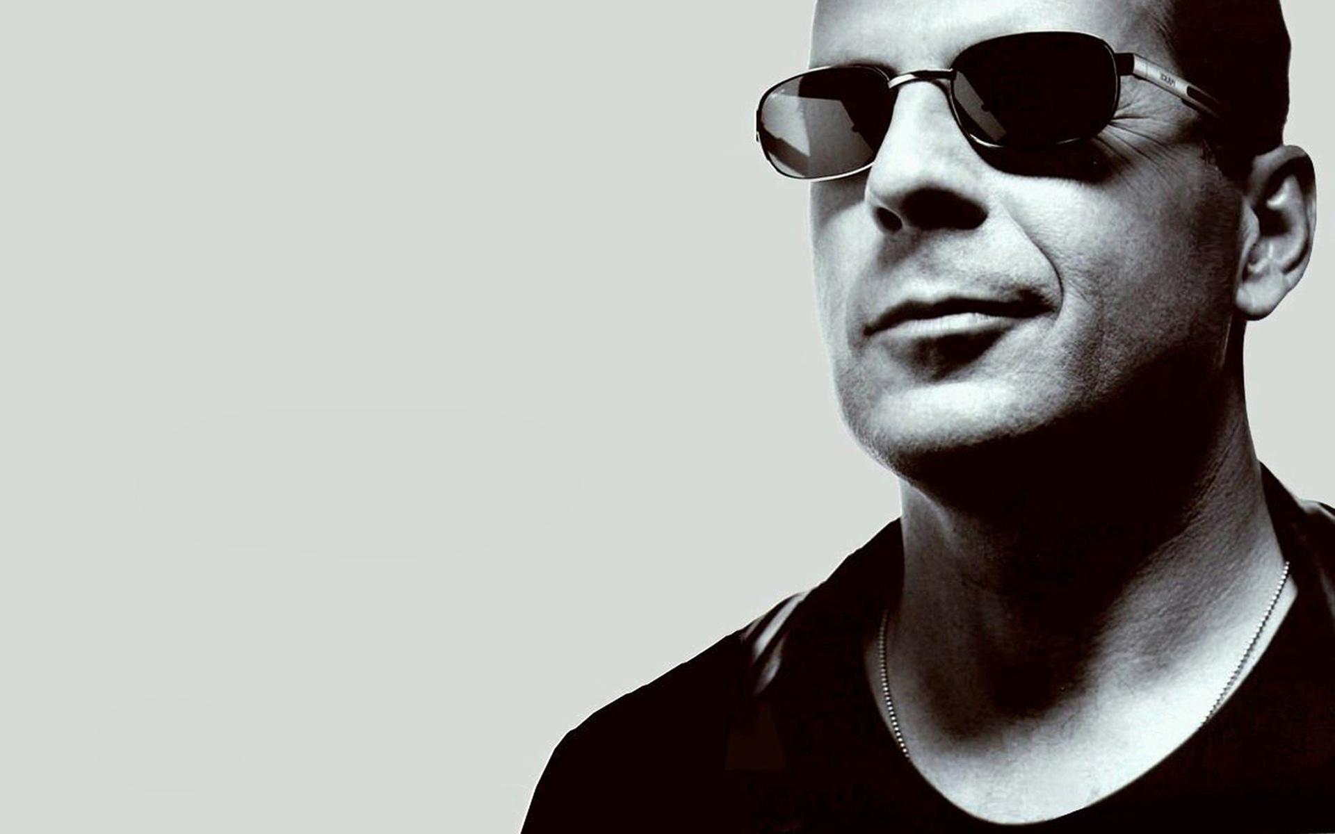 Bruce Willis at 640 x 1136 iPhone 5 size wallpapers HD quality