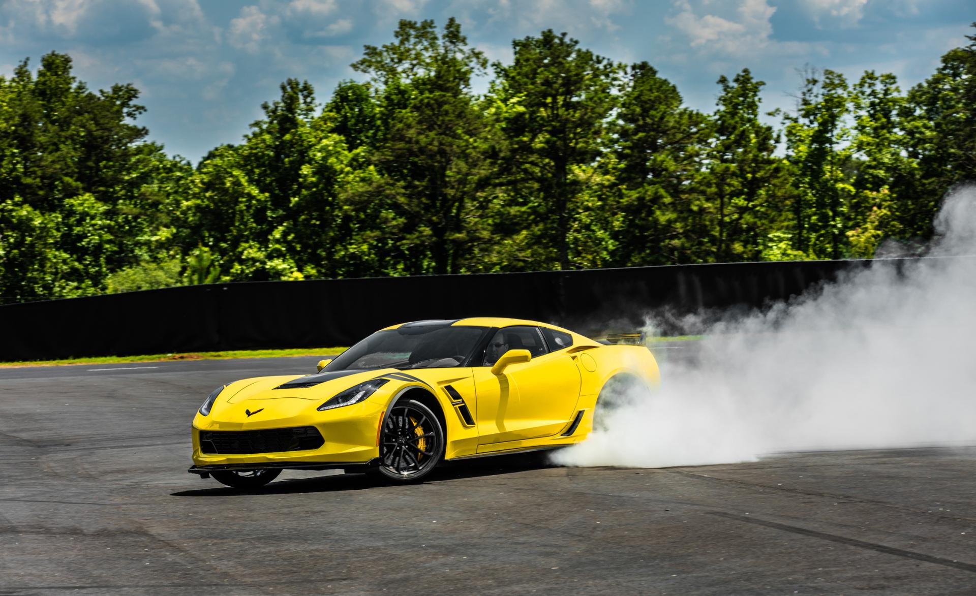 Chevrolet Corvette (C7) at 750 x 1334 iPhone 6 size wallpapers HD quality