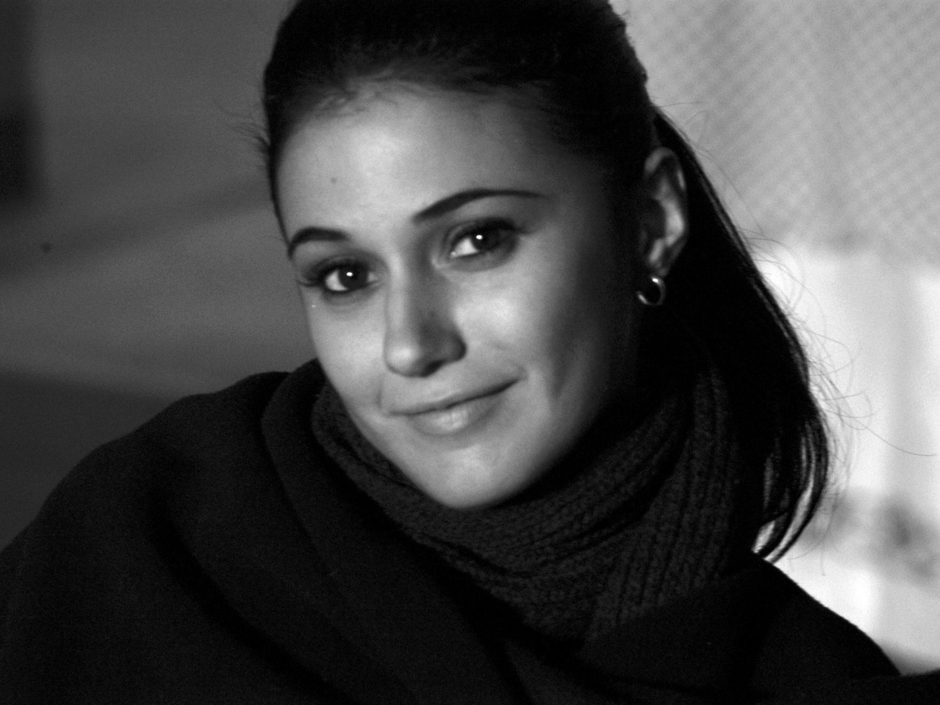 Emmanuelle Chriqui at 1600 x 1200 size wallpapers HD quality