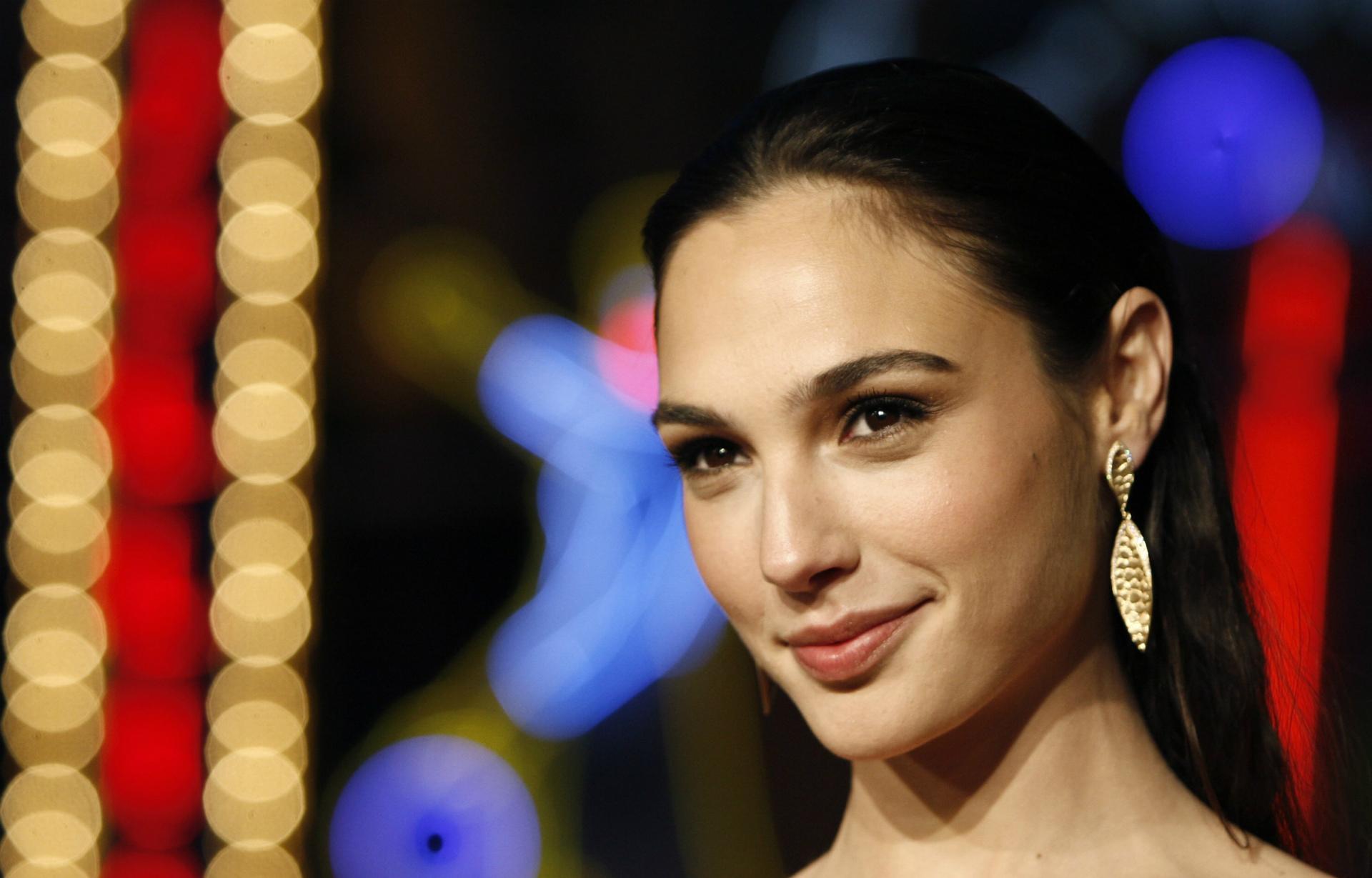 Gal Gadot at 750 x 1334 iPhone 6 size wallpapers HD quality