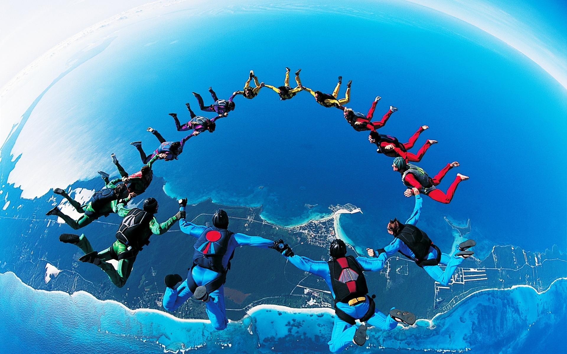 Skydiving at 640 x 960 iPhone 4 size wallpapers HD quality