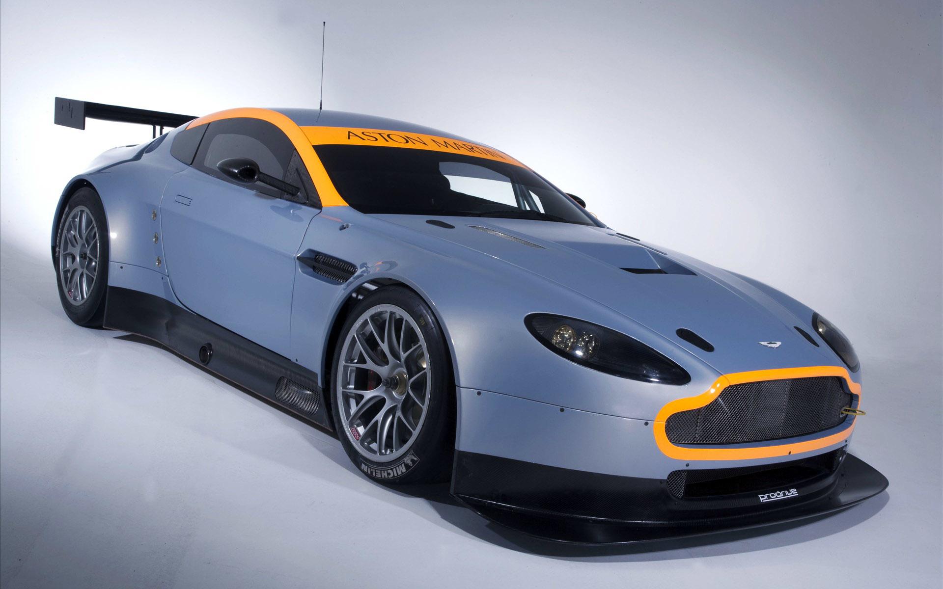 Aston Martin at 1600 x 1200 size wallpapers HD quality