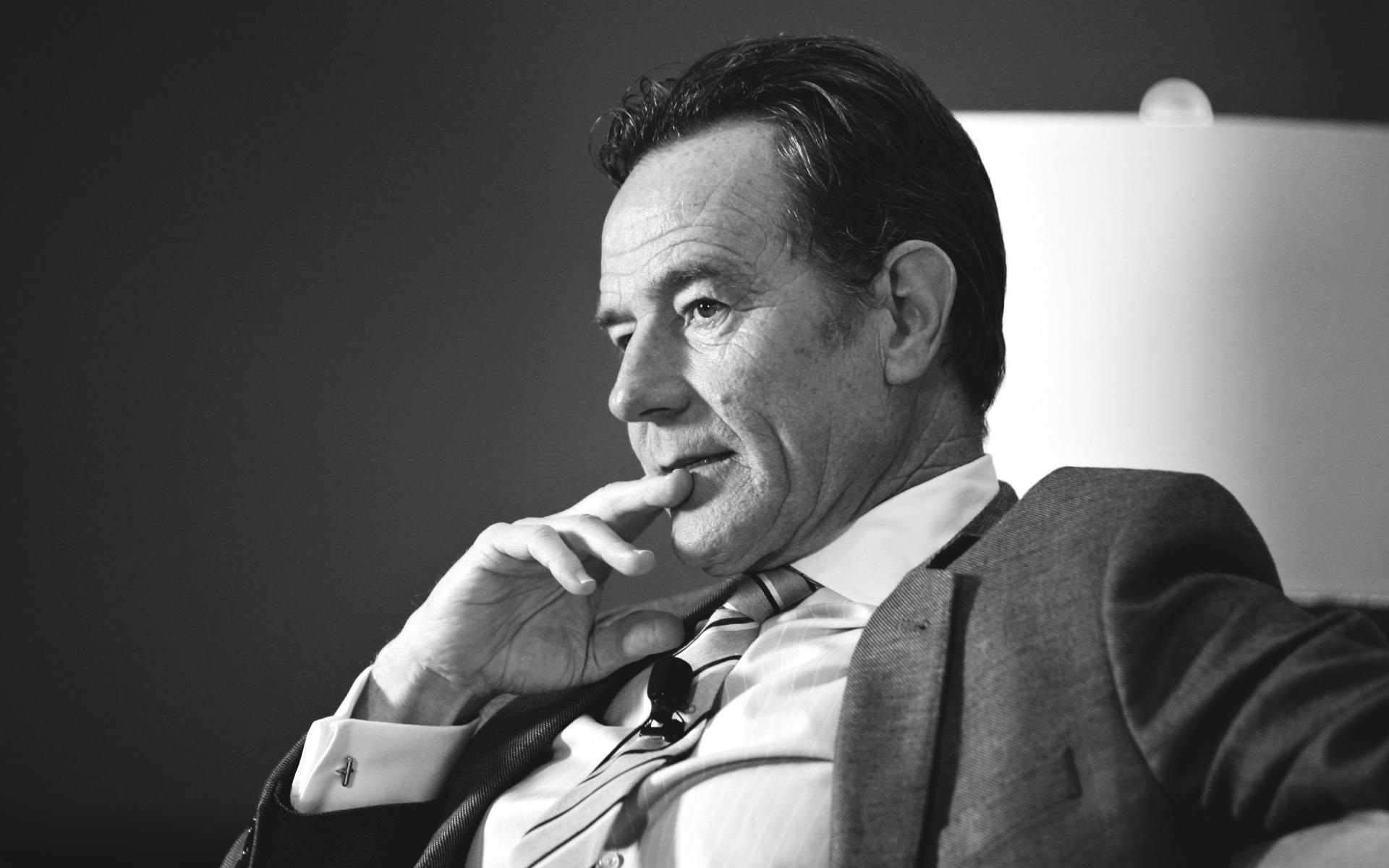 Bryan Cranston at 1600 x 1200 size wallpapers HD quality