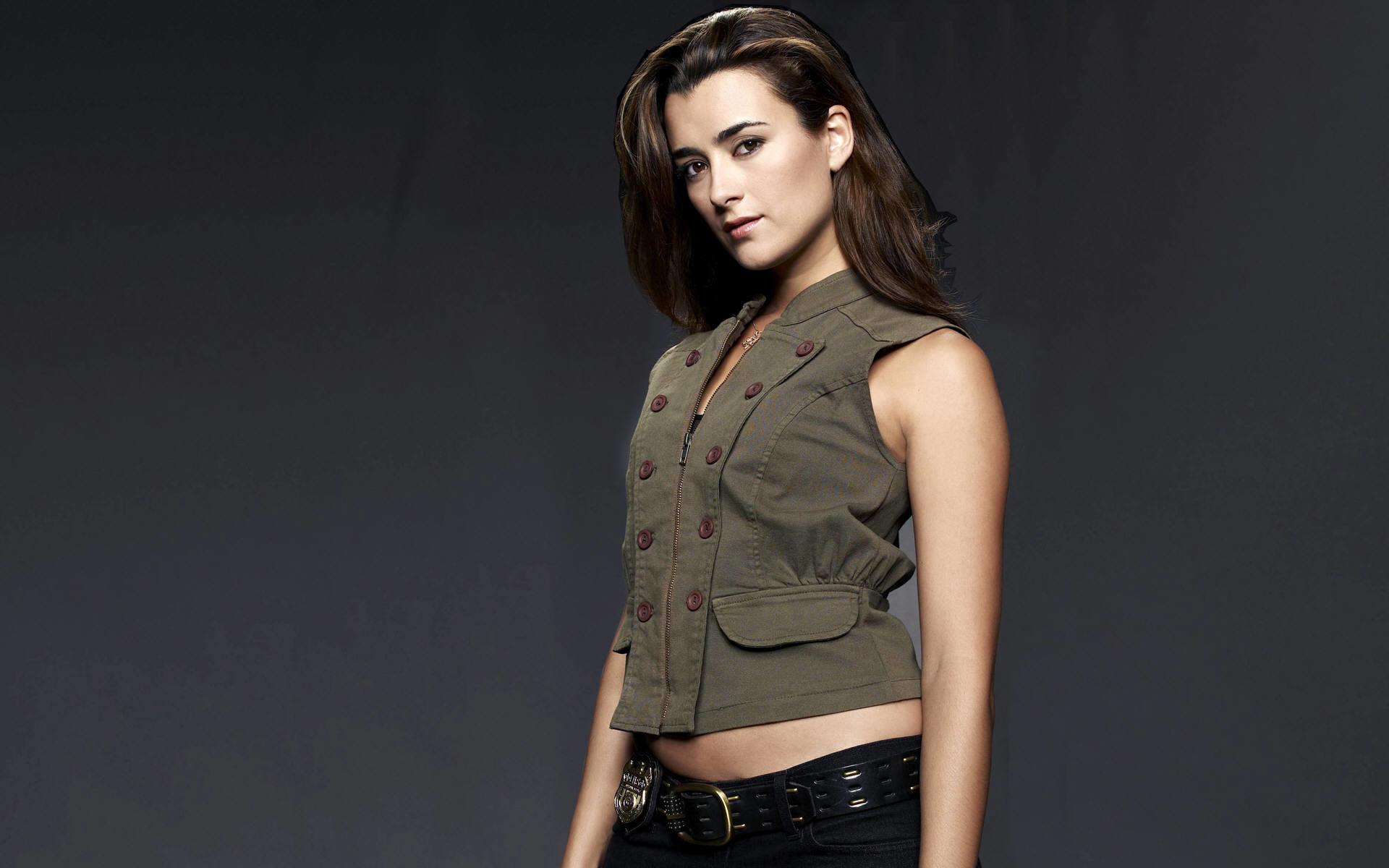 Cote De Pablo at 750 x 1334 iPhone 6 size wallpapers HD quality