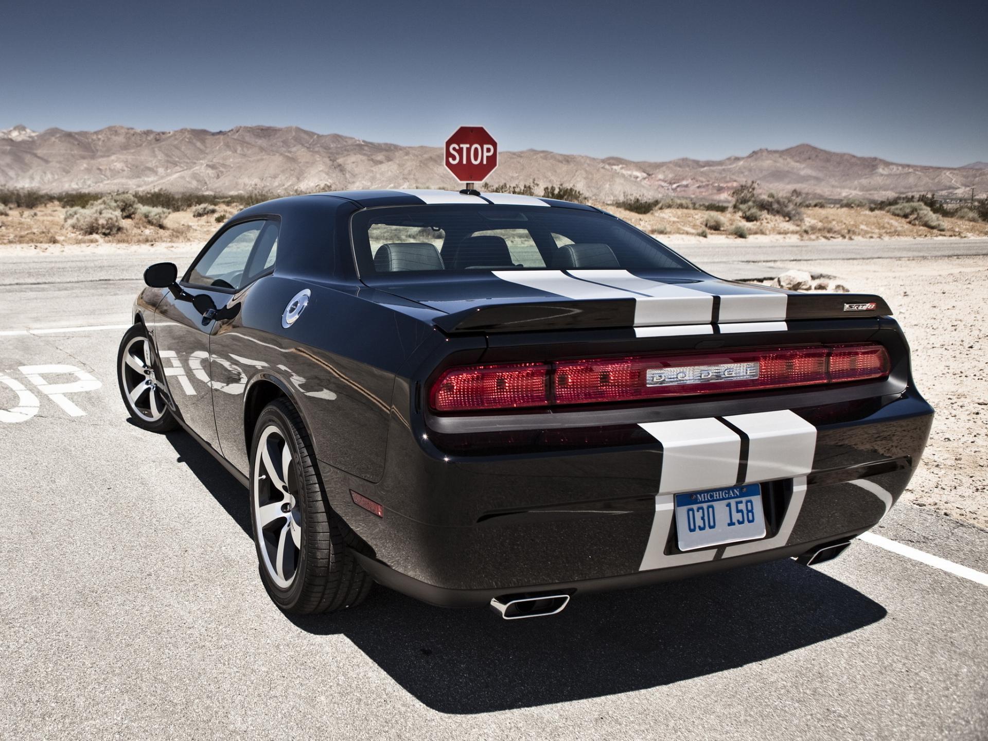 Dodge Challenger SRT8 at 2048 x 2048 iPad size wallpapers HD quality