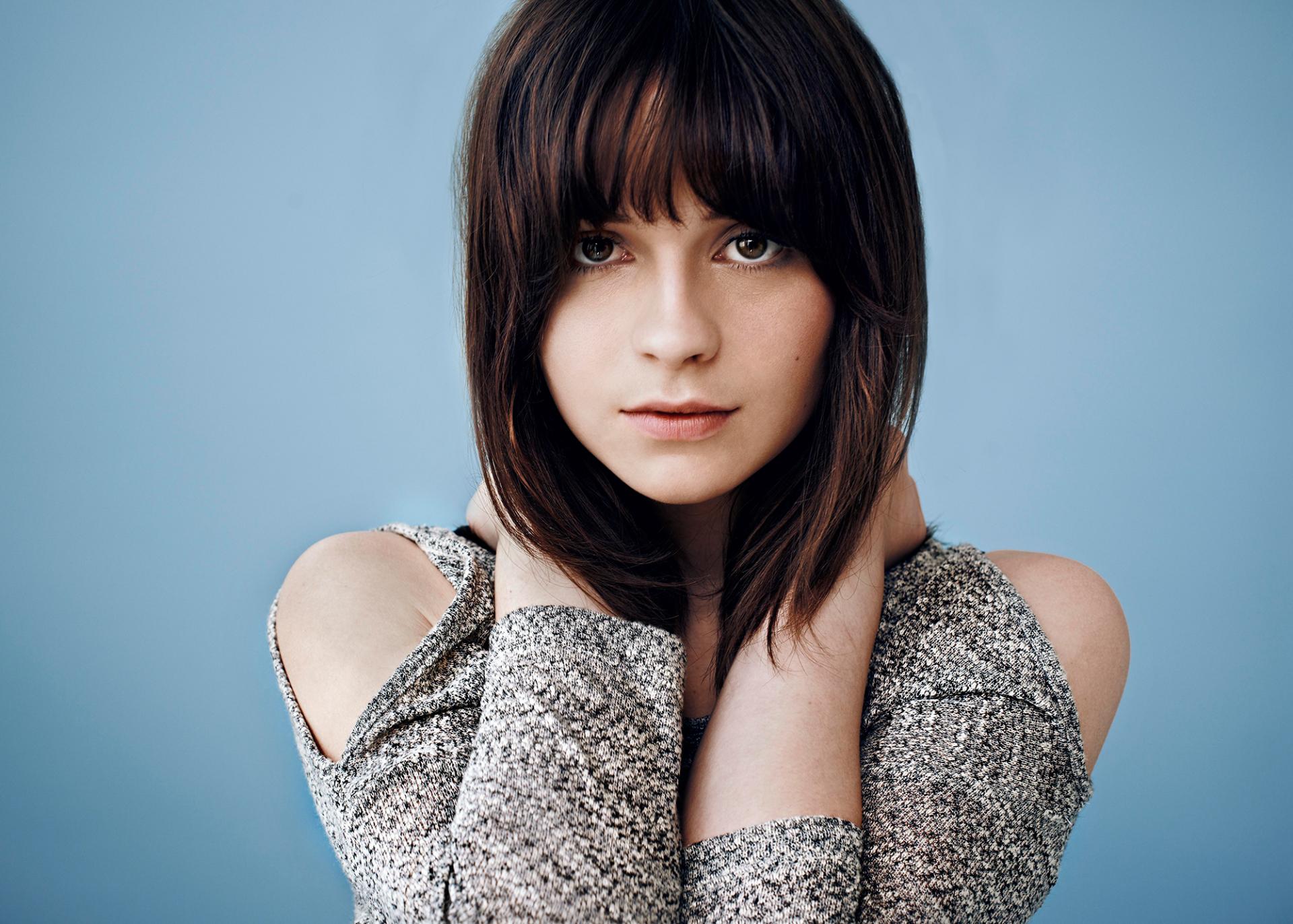 Gabrielle Aplin at 750 x 1334 iPhone 6 size wallpapers HD quality
