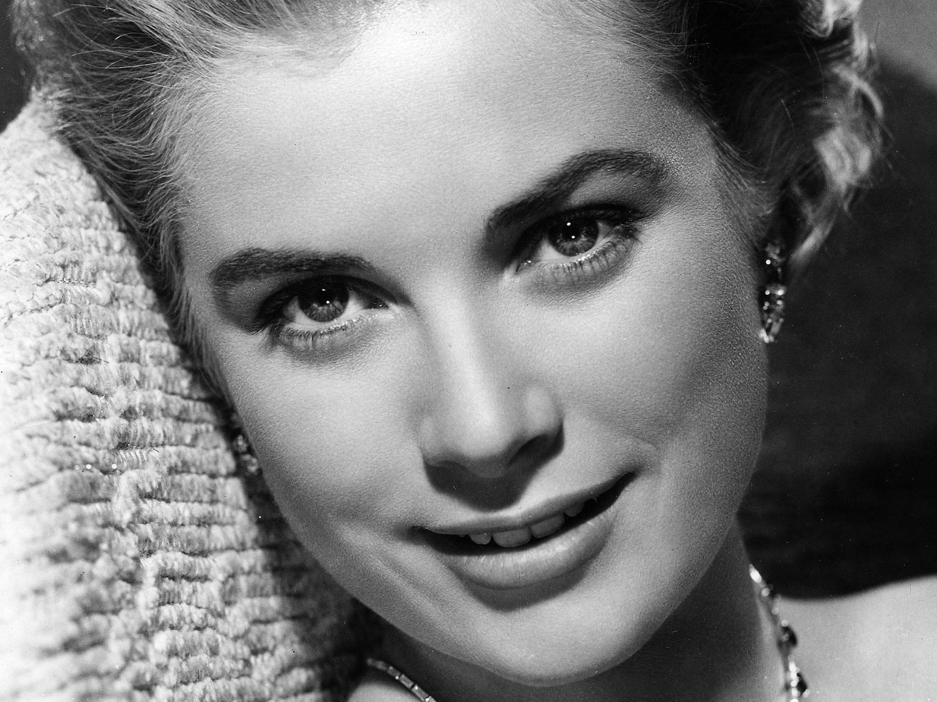 Grace Kelly at 1024 x 1024 iPad size wallpapers HD quality