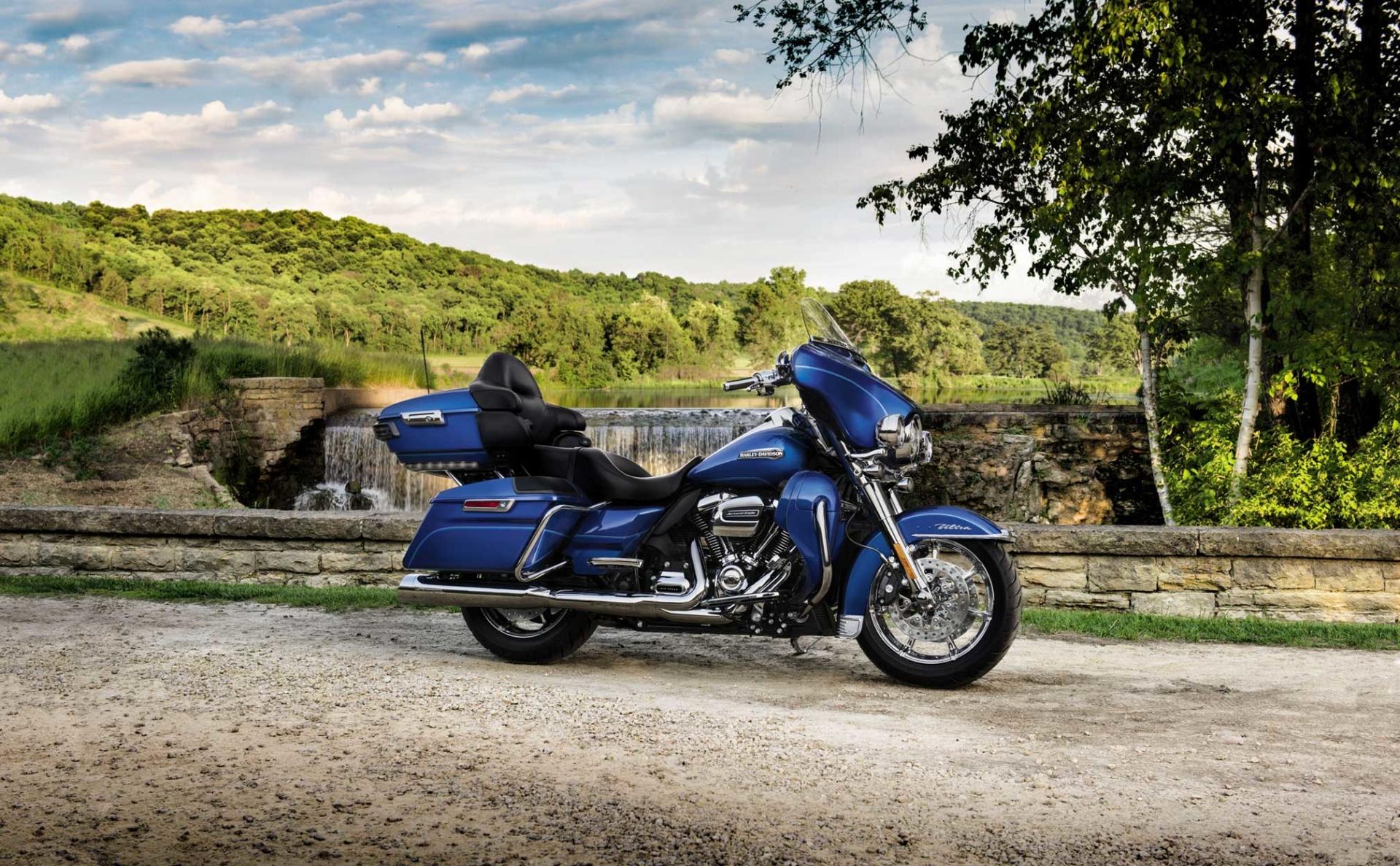Harley-Davidson Electra Glide Ultra Classic at 1024 x 1024 iPad size wallpapers HD quality