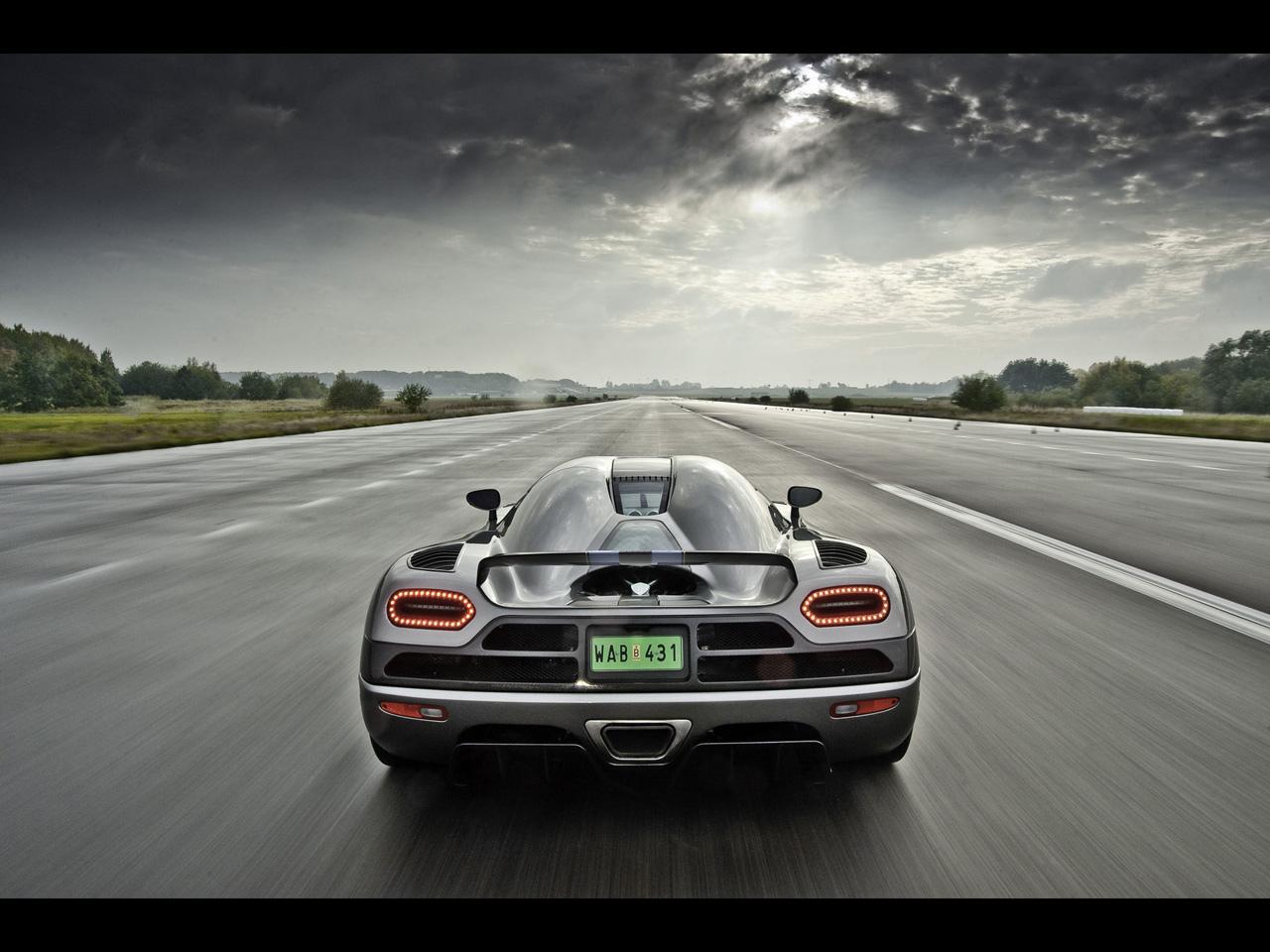 Koenigsegg Agera at 320 x 480 iPhone size wallpapers HD quality