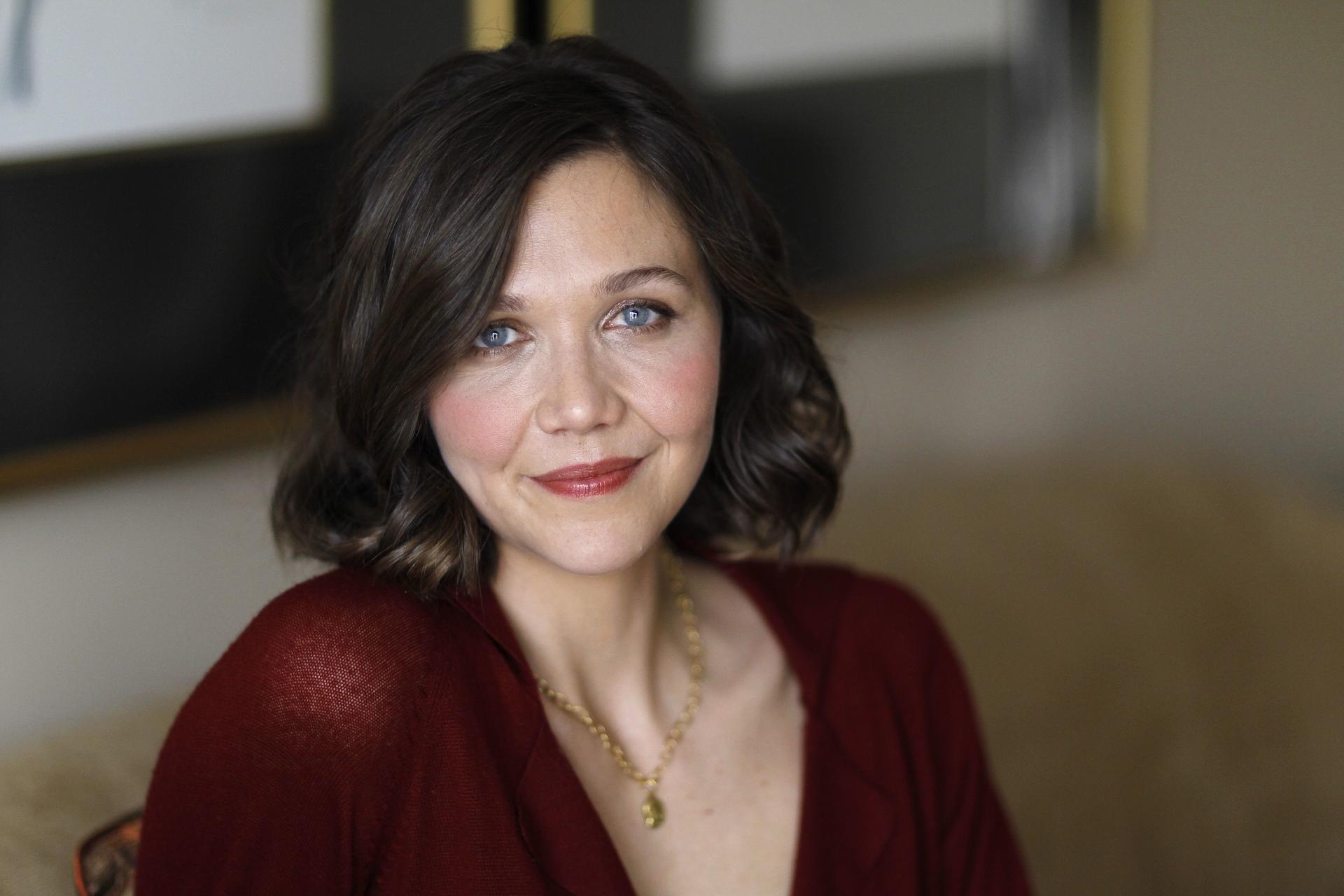 Maggie Gyllenhaal at 640 x 960 iPhone 4 size wallpapers HD quality