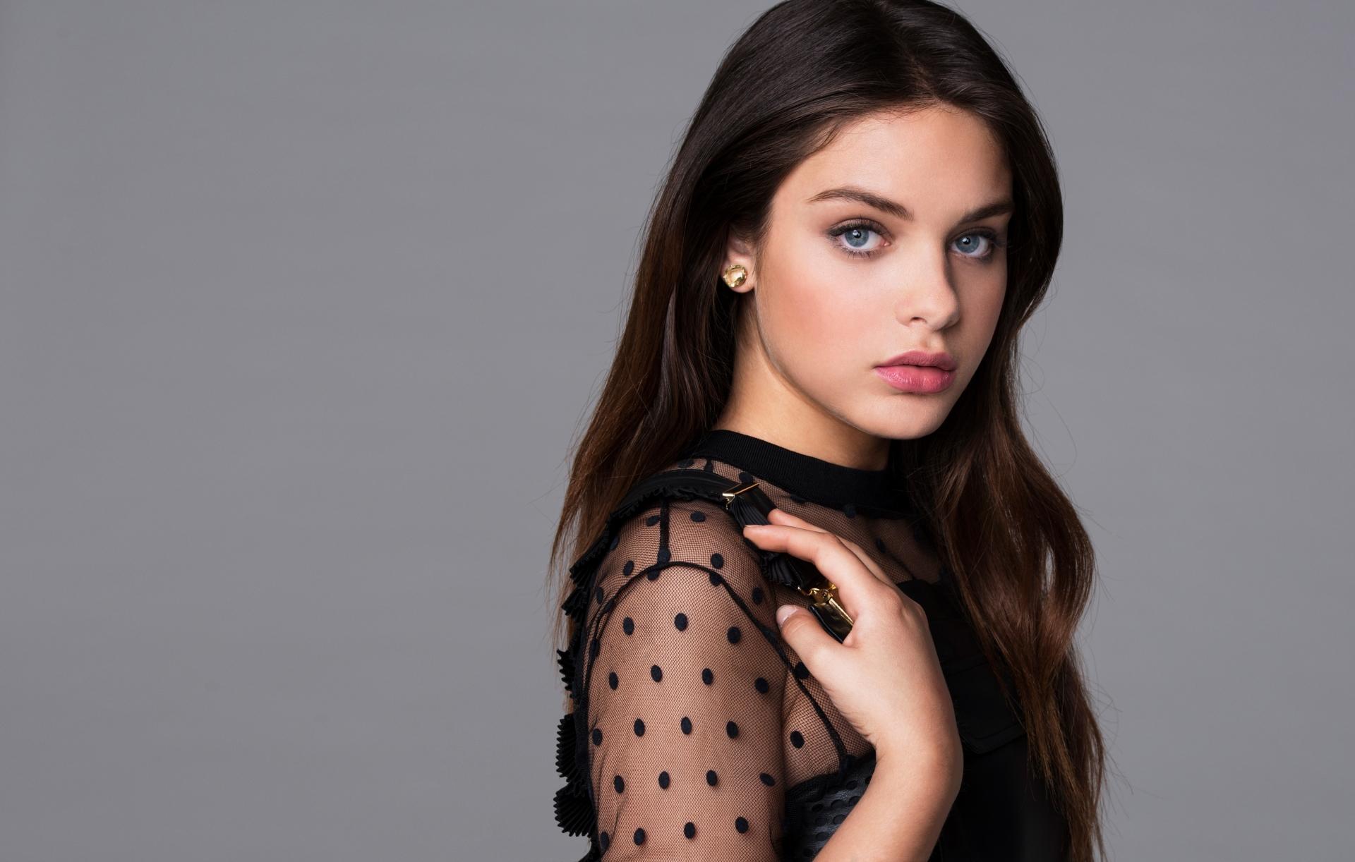 Odeya Rush at 640 x 960 iPhone 4 size wallpapers HD quality