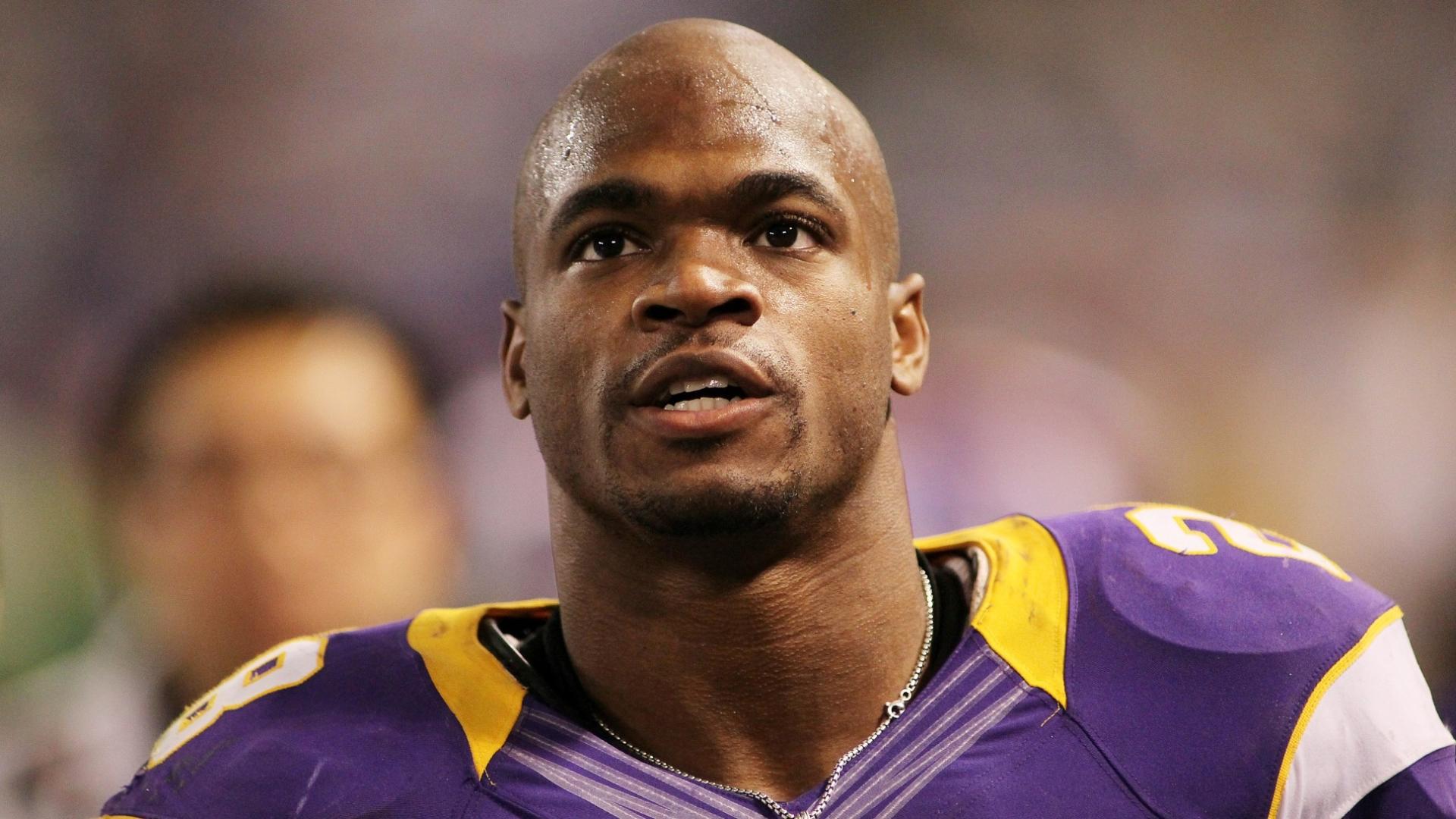 Adrian Peterson at 750 x 1334 iPhone 6 size wallpapers HD quality