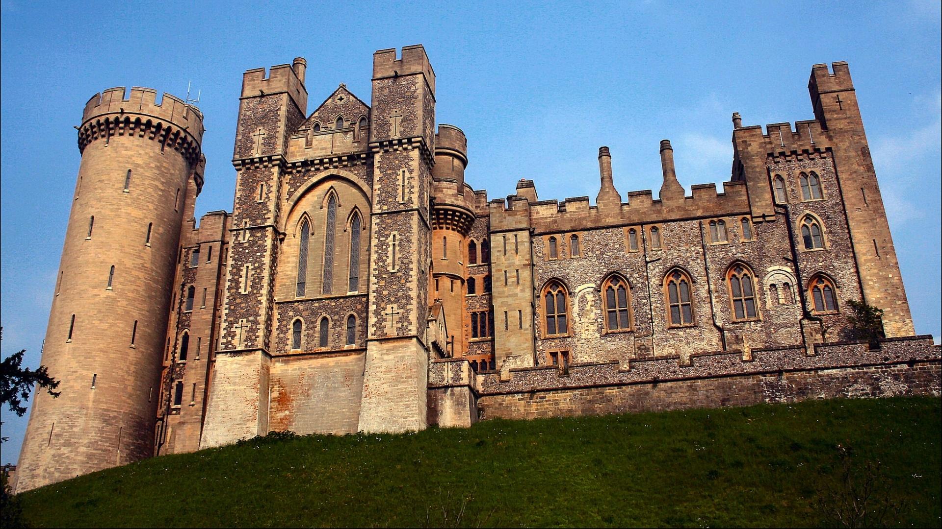 Arundel Castle at 1334 x 750 iPhone 7 size wallpapers HD quality