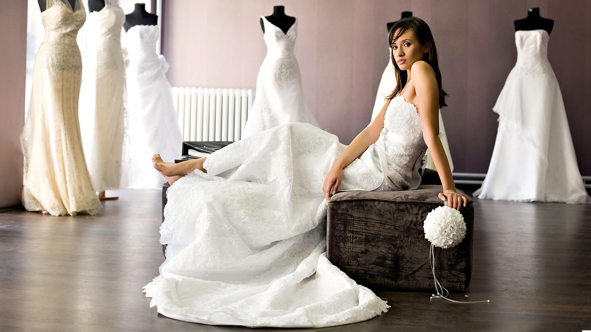 Bride at 640 x 1136 iPhone 5 size wallpapers HD quality