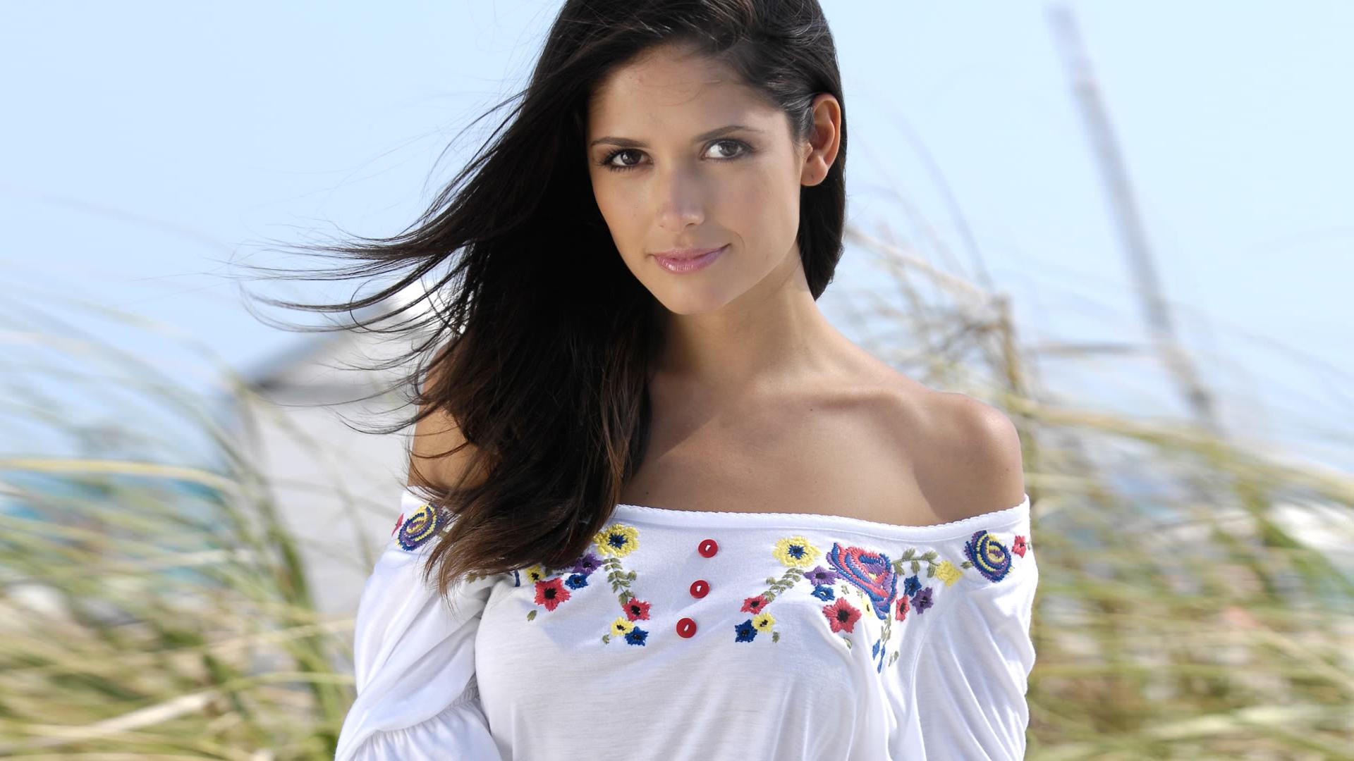 Carla Ossa at 750 x 1334 iPhone 6 size wallpapers HD quality