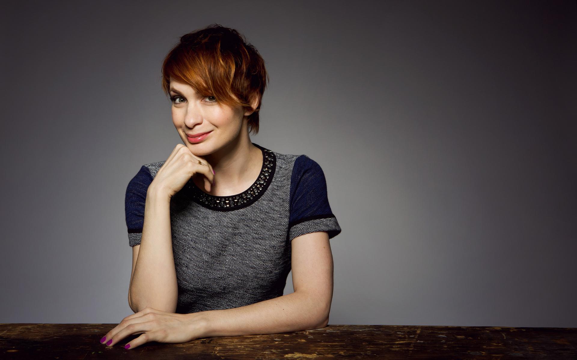 Felicia Day at 640 x 1136 iPhone 5 size wallpapers HD quality