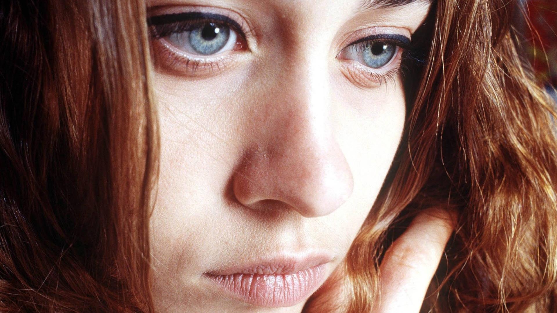 Fiona Apple at 1600 x 1200 size wallpapers HD quality