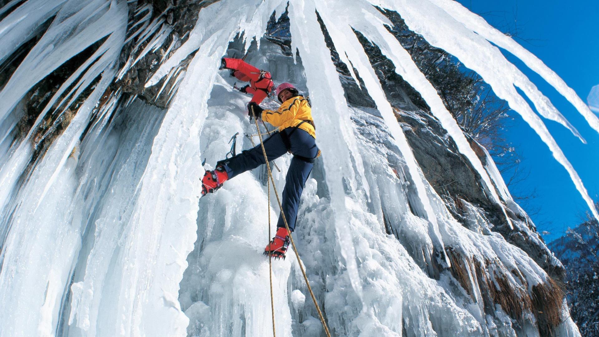 Ice Climbing at 1600 x 1200 size wallpapers HD quality