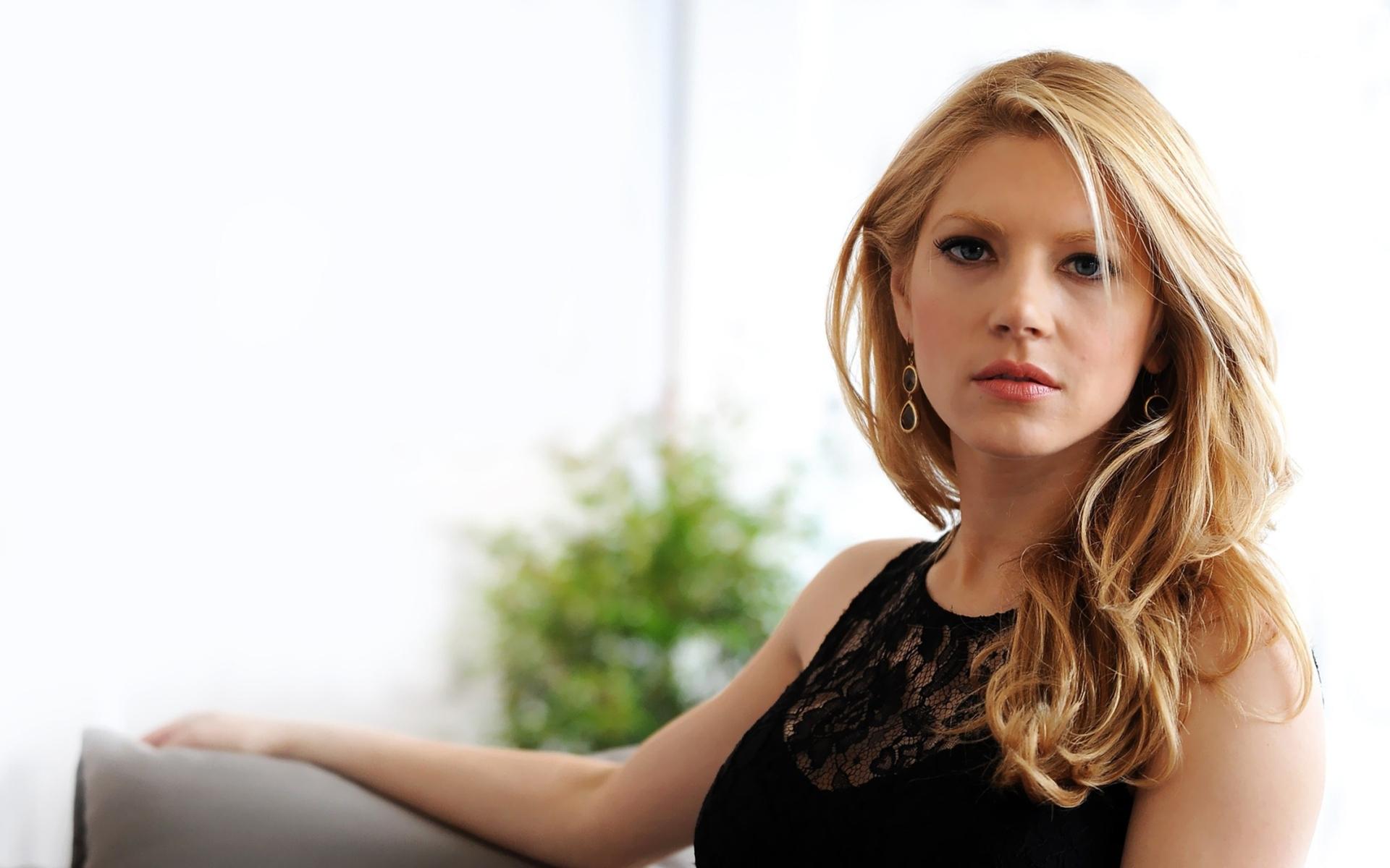 Katheryn Winnick at 320 x 480 iPhone size wallpapers HD quality