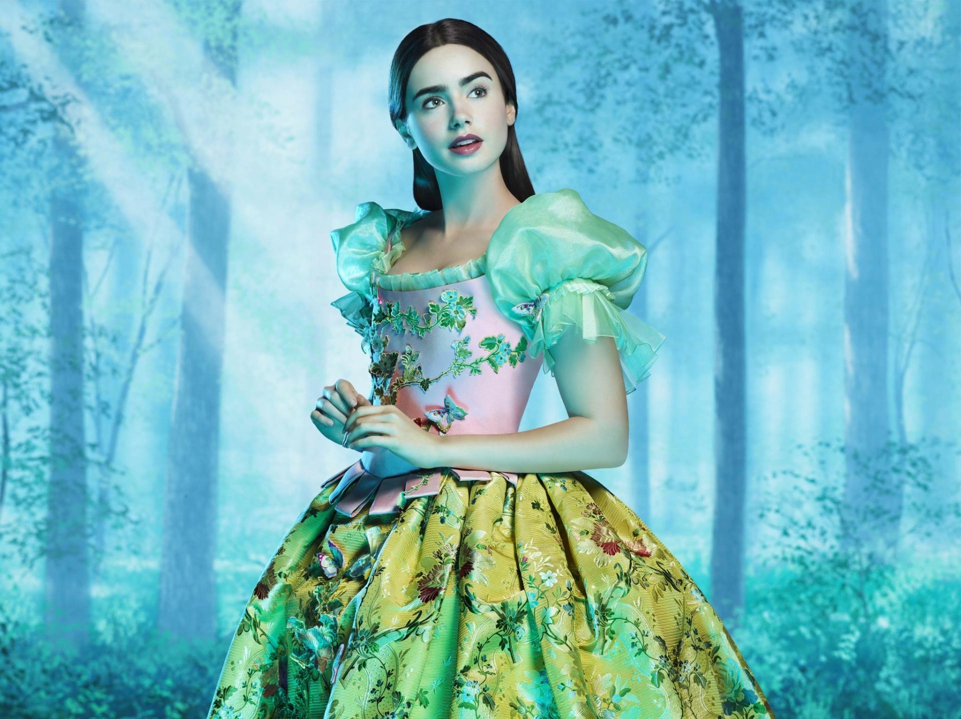 Lily Collins at 1152 x 864 size wallpapers HD quality