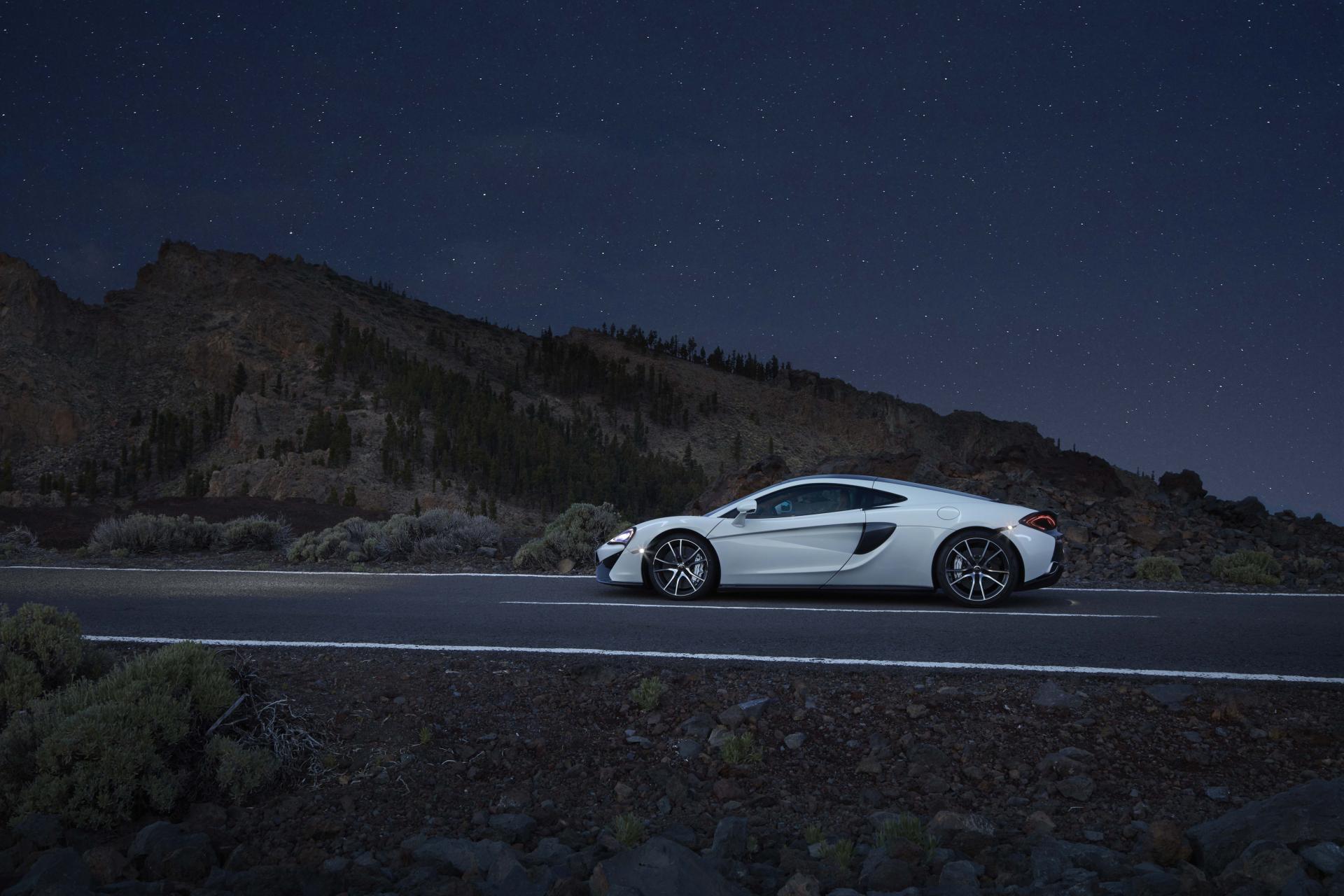 McLaren 570GT at 640 x 1136 iPhone 5 size wallpapers HD quality