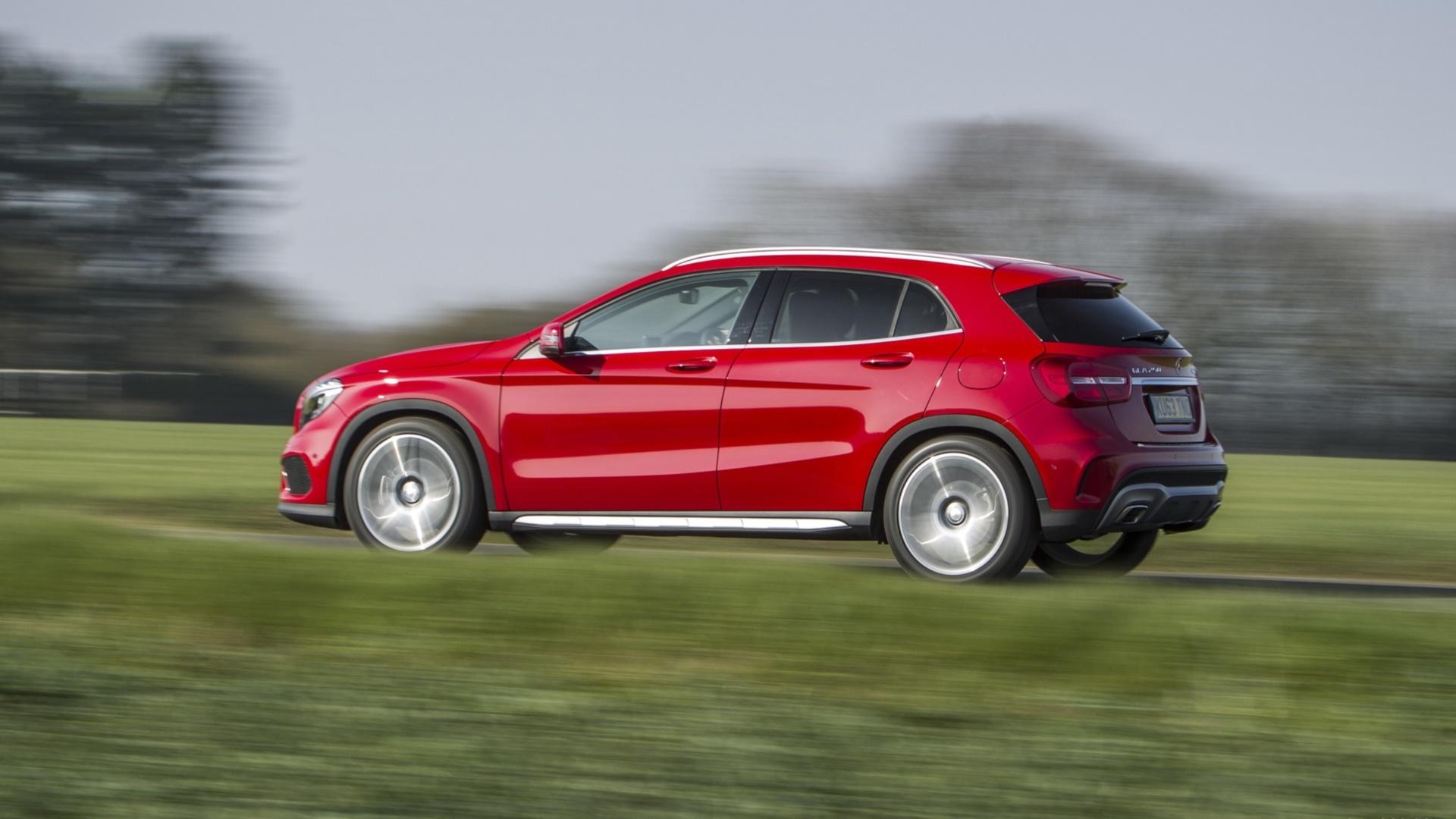 Mercedes-Benz GLA-Class at 320 x 480 iPhone size wallpapers HD quality