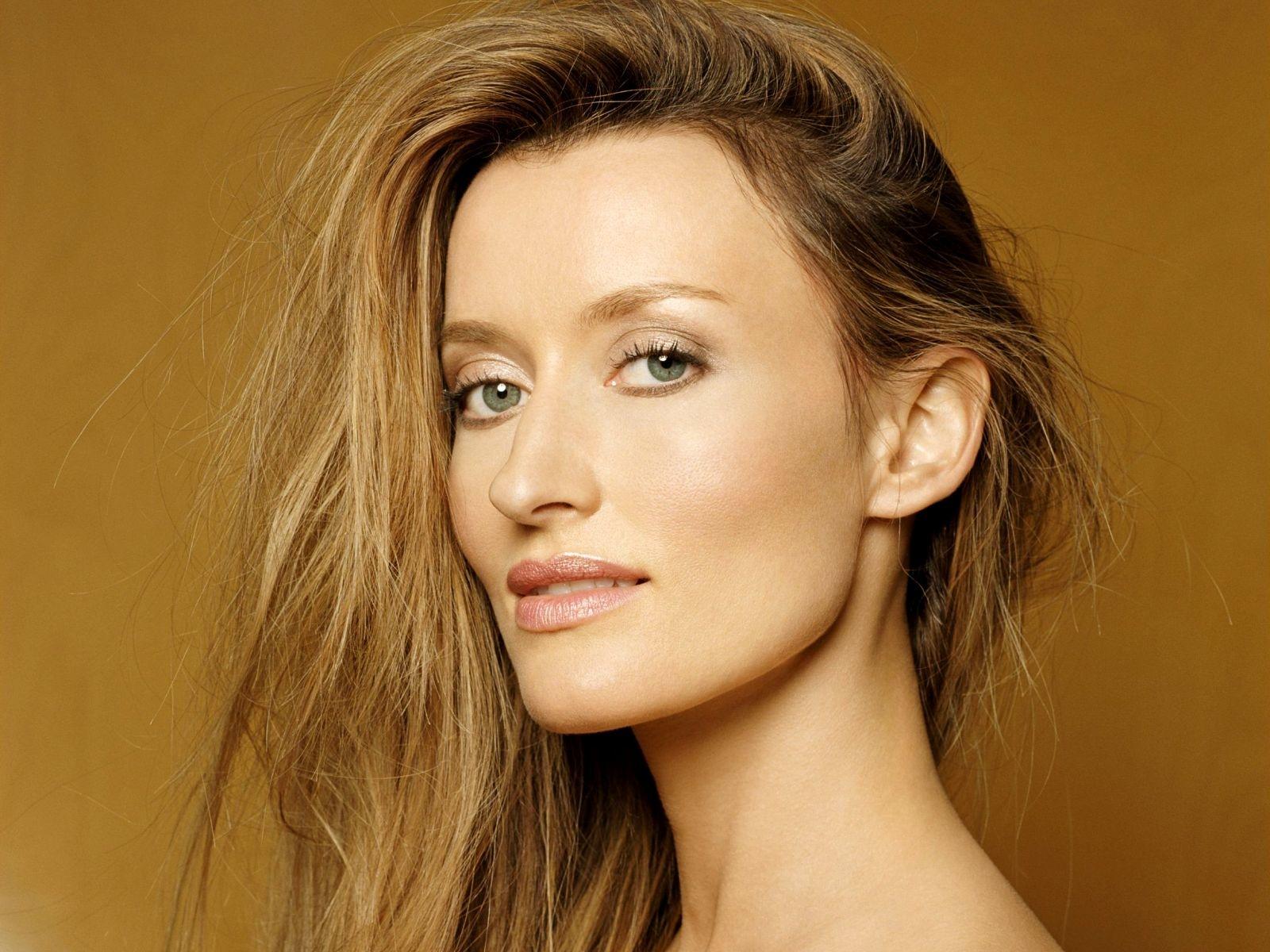 Natascha Mcelhone at 640 x 960 iPhone 4 size wallpapers HD quality