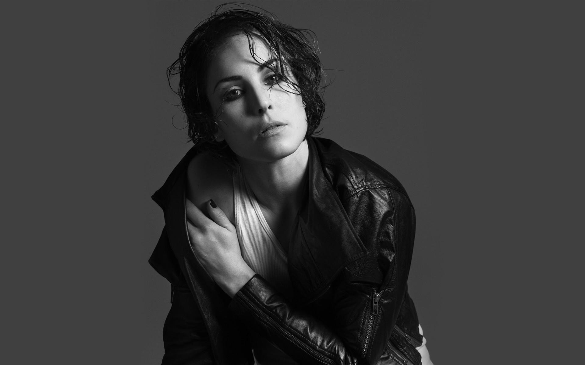 Noomi Rapace at 1152 x 864 size wallpapers HD quality