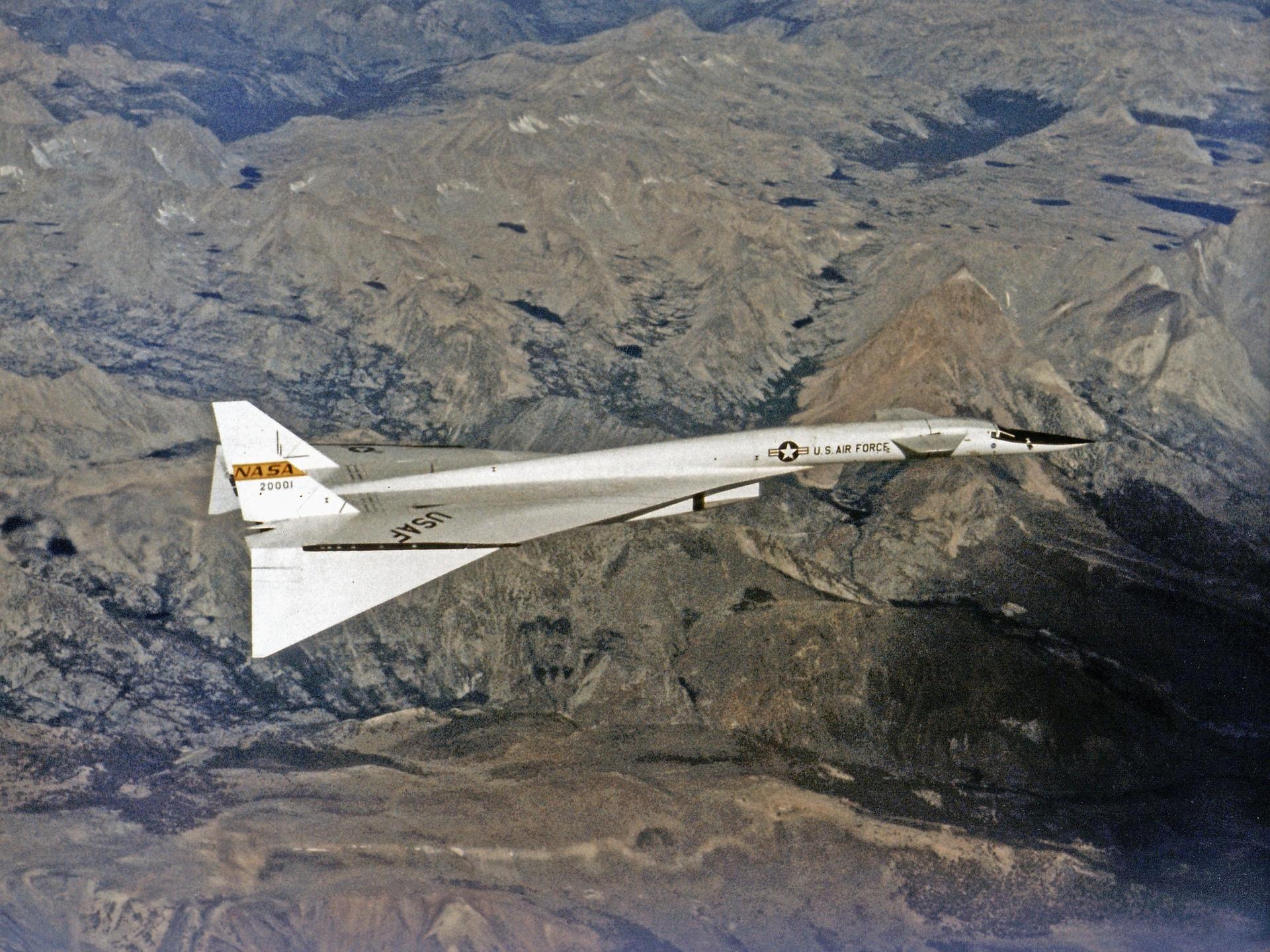 North American XB-70 Valkyrie at 750 x 1334 iPhone 6 size wallpapers HD quality