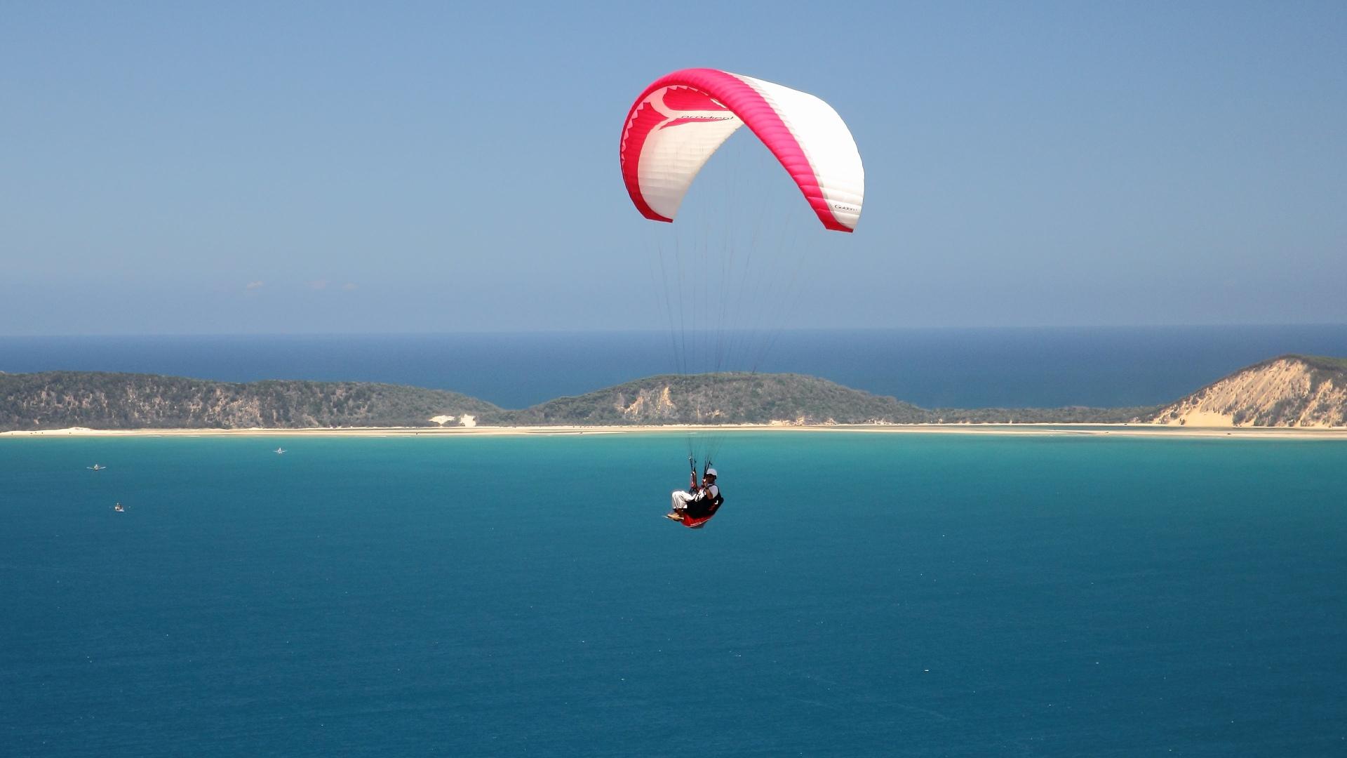 Paragliding at 640 x 960 iPhone 4 size wallpapers HD quality