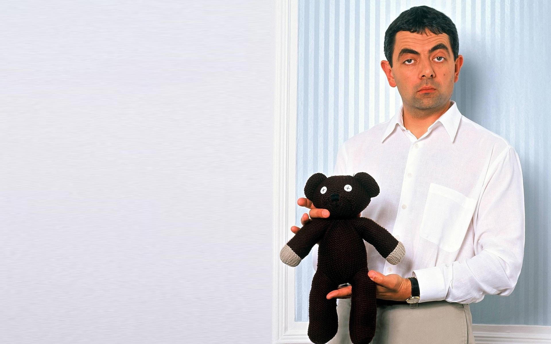 Rowan Atkinson at 640 x 1136 iPhone 5 size wallpapers HD quality
