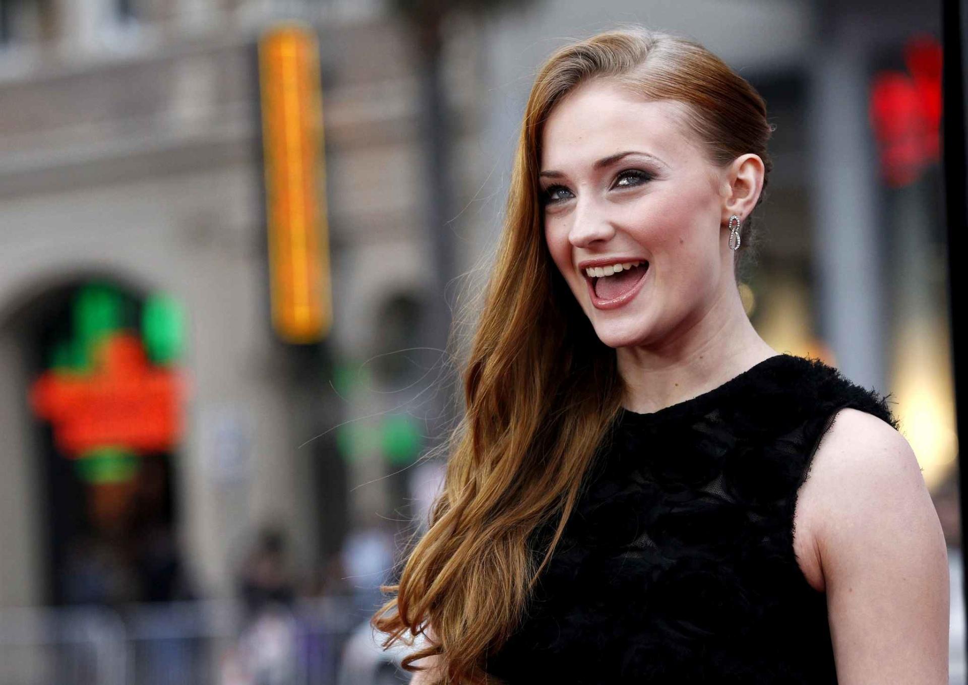 Sophie Turner at 320 x 480 iPhone size wallpapers HD quality