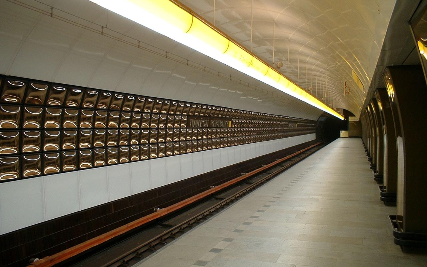 Subway at 1600 x 1200 size wallpapers HD quality