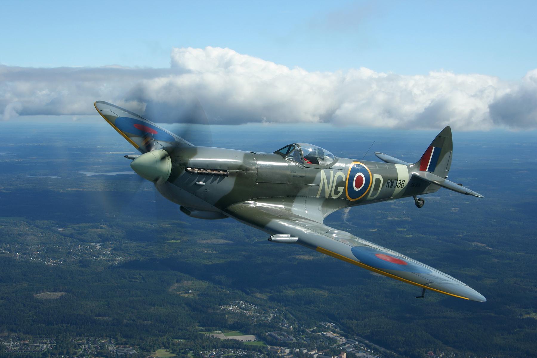 Supermarine Spitfire at 1152 x 864 size wallpapers HD quality