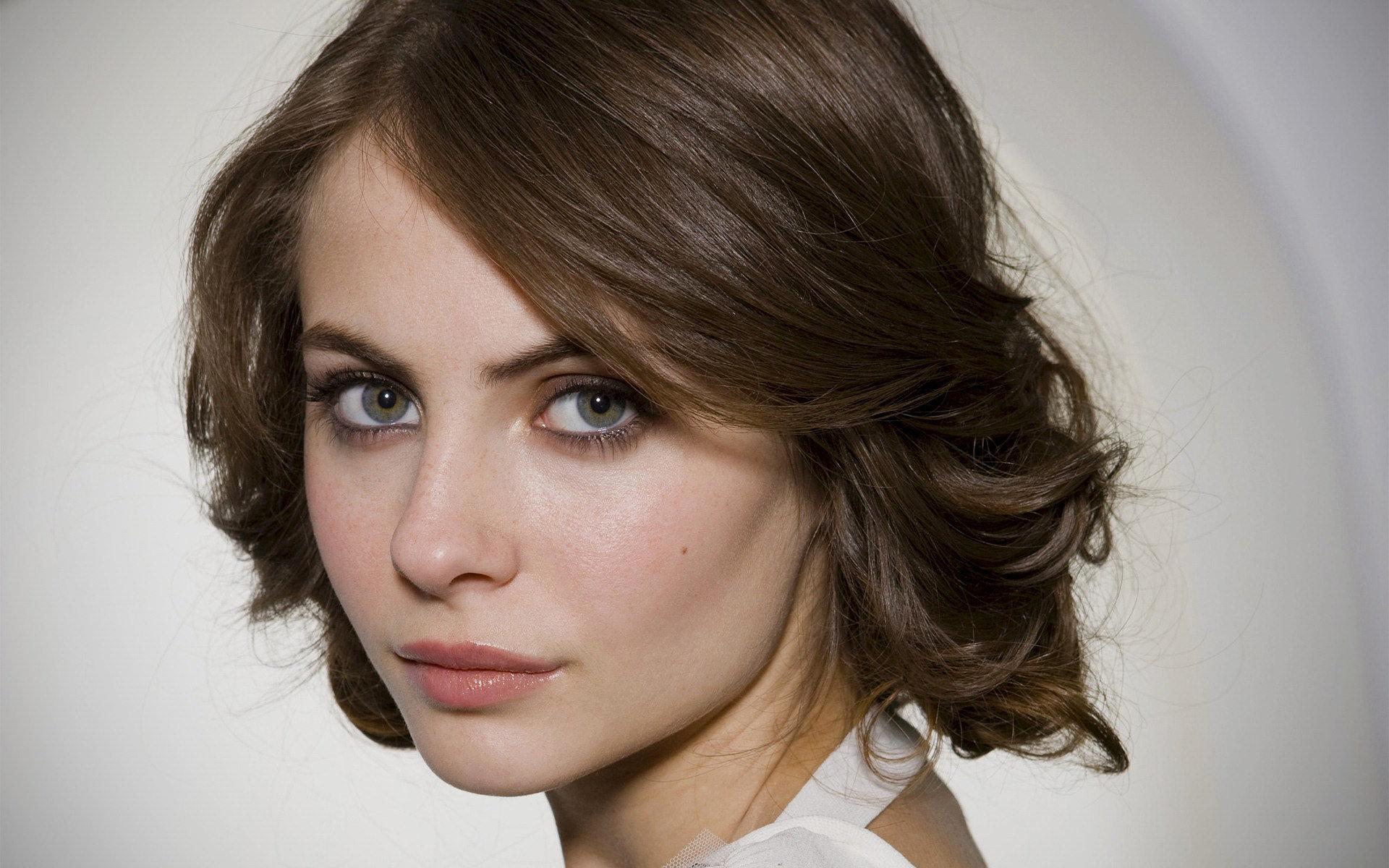 Willa Holland at 1152 x 864 size wallpapers HD quality