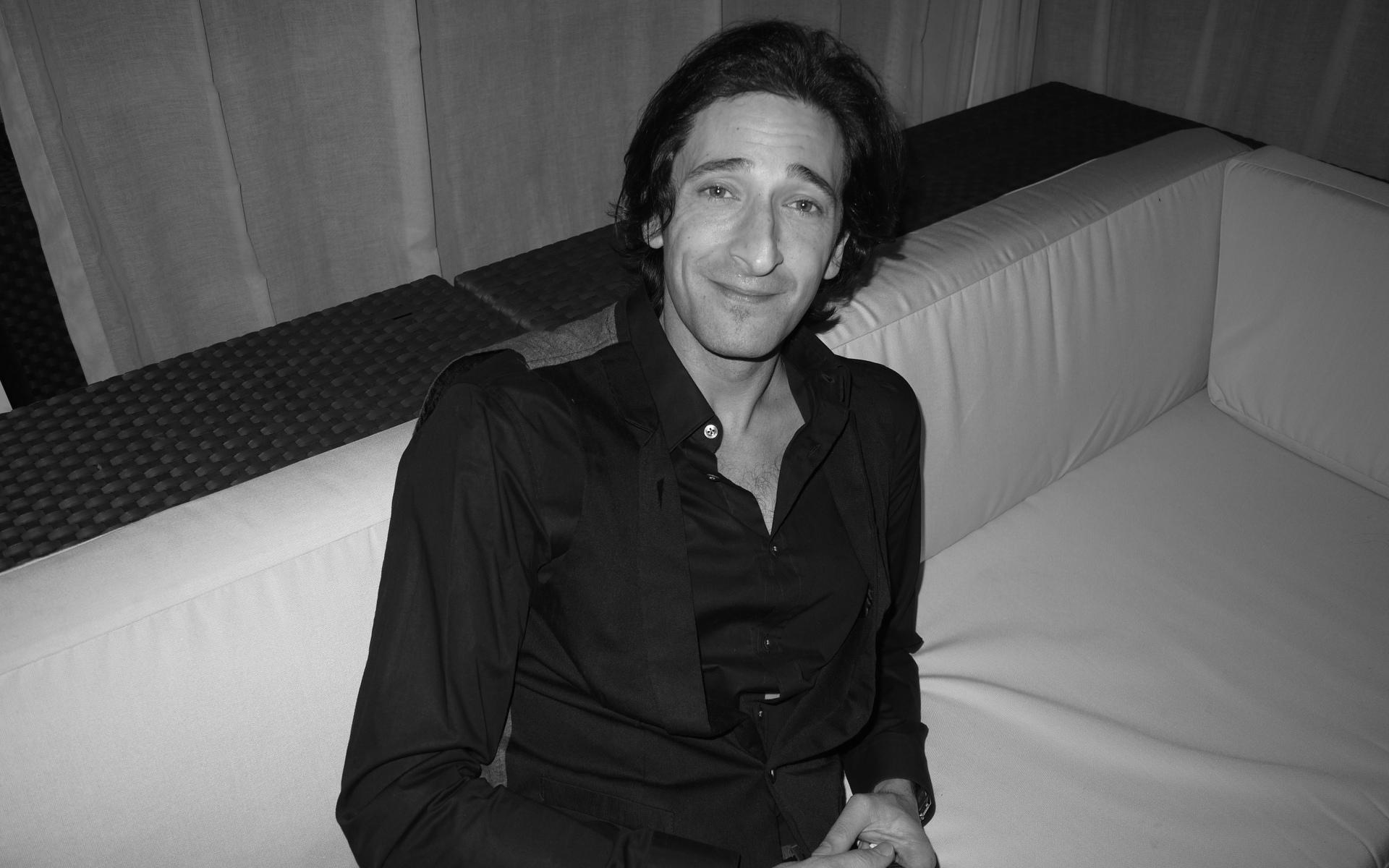 Adrien Brody at 2048 x 2048 iPad size wallpapers HD quality