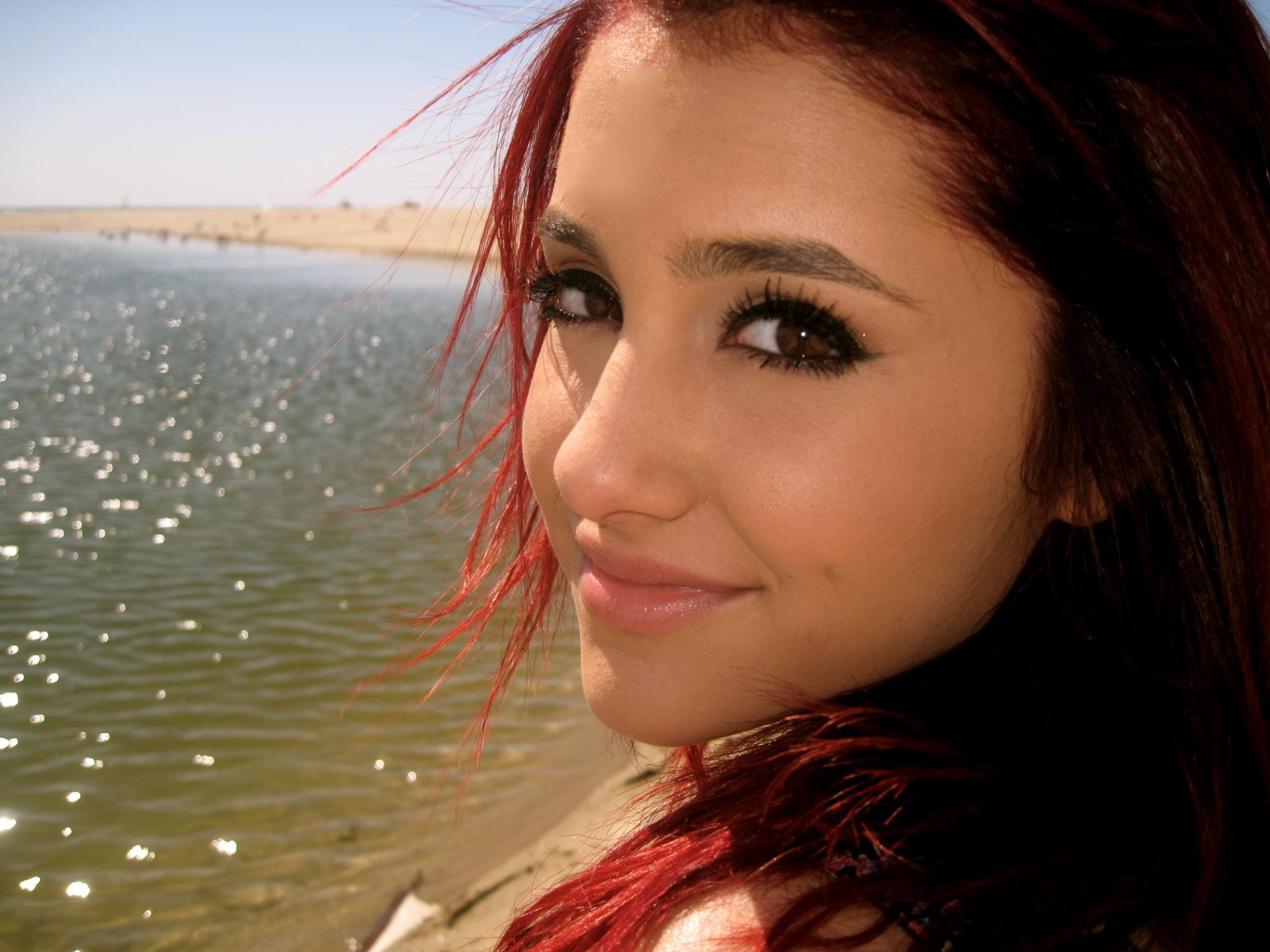 Ariana Grande at 1024 x 768 size wallpapers HD quality